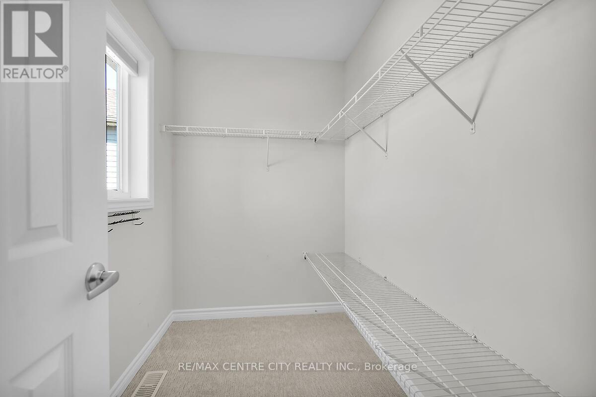 2681 Foxbend Link Trail N, London North, Ontario  N6G 0M7 - Photo 17 - X12468631