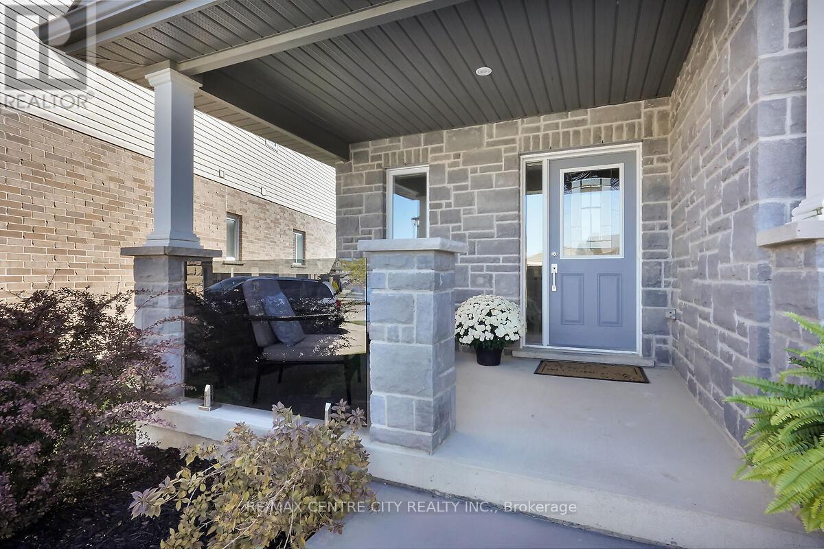 2681 Foxbend Link Trail N, London North, Ontario  N6G 0M7 - Photo 2 - X12468631
