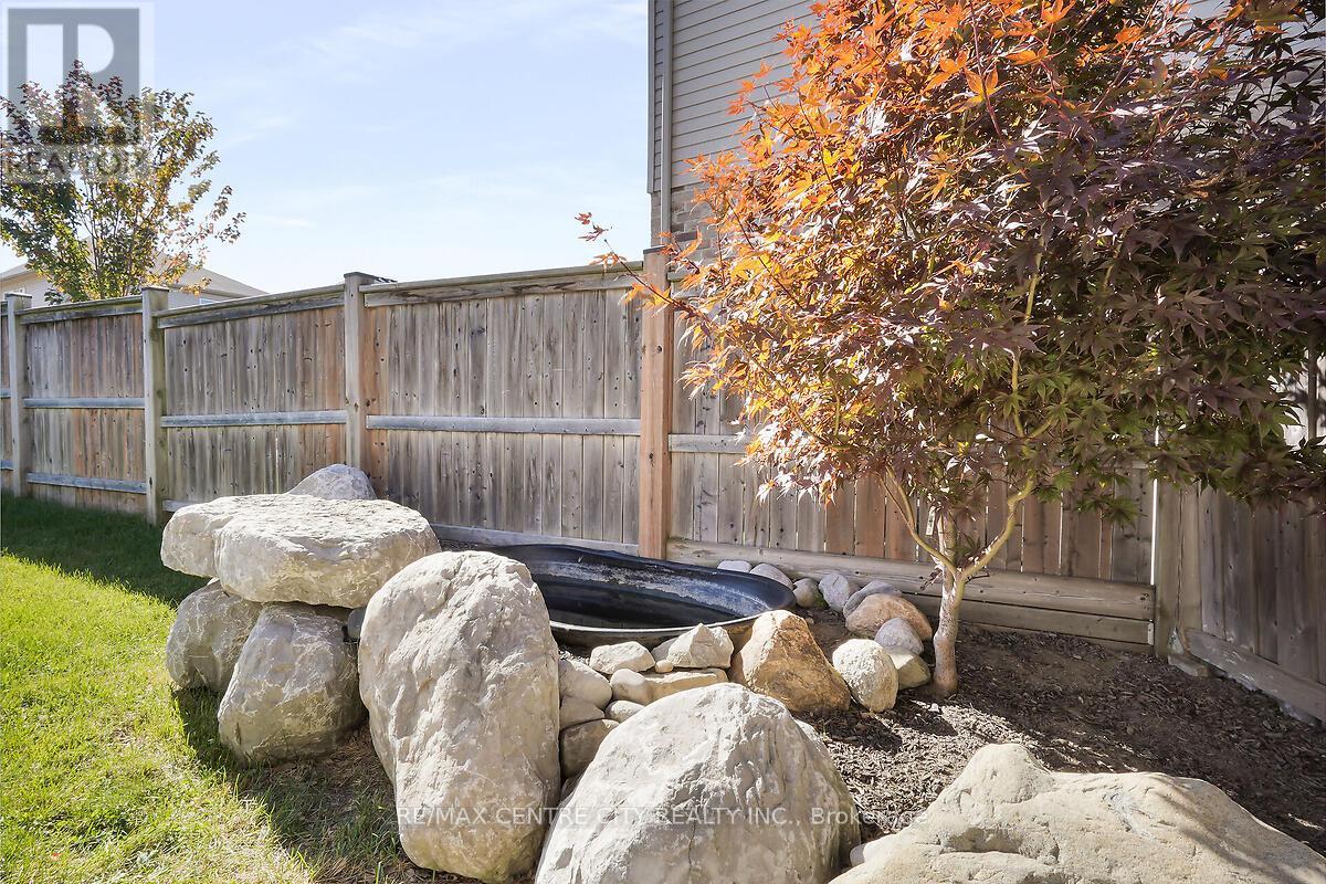 2681 Foxbend Link Trail N, London North, Ontario  N6G 0M7 - Photo 28 - X12468631