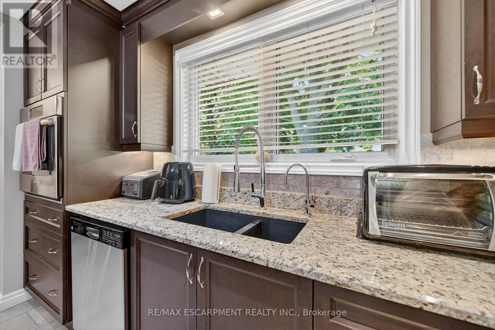 477 Lynden Road, Brantford, Ontario  N3T 5M1 - Photo 9 - X12468080