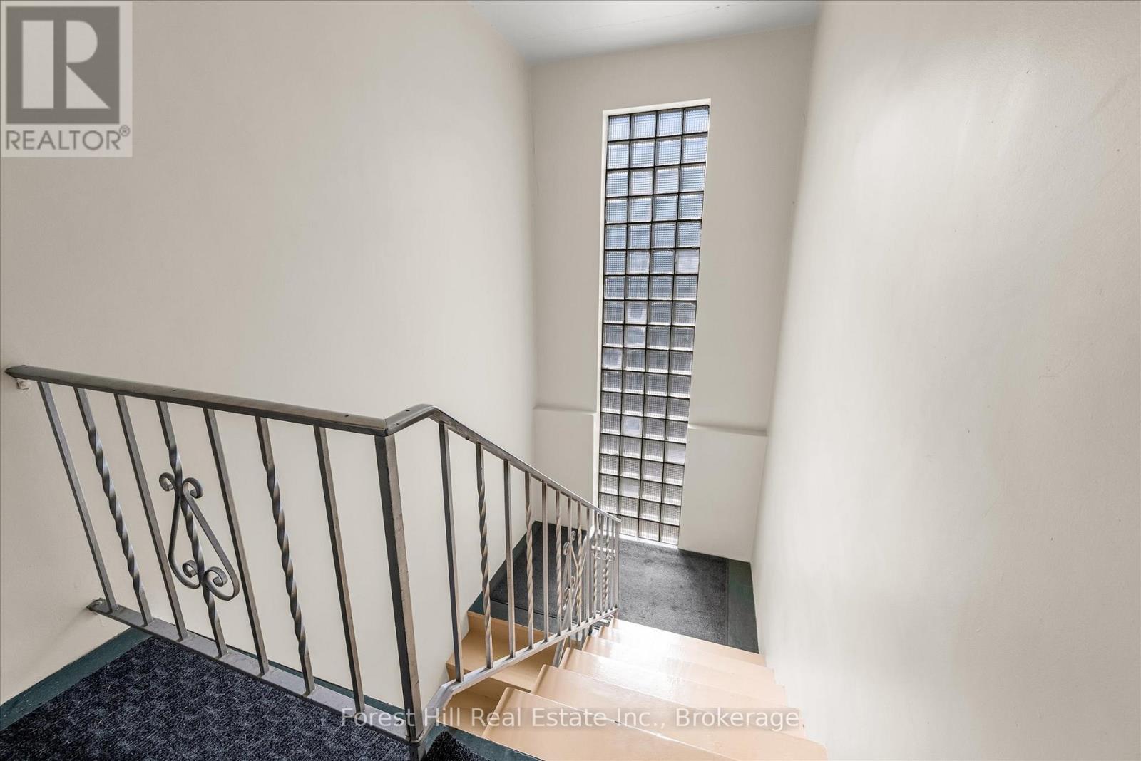 5 - 2 Stroud Road, Hamilton, Ontario  L8S 1Z6 - Photo 5 - X12468682