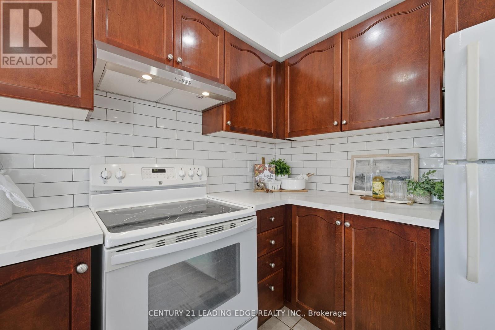 9 Mccartney Avenue, Whitby, Ontario  L1R 2Y3 - Photo 10 - E12468576