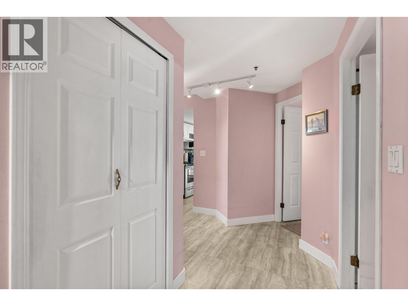 501 728 Farrow Street, Coquitlam, British Columbia  V3J 3S6 - Photo 3 - R3059523