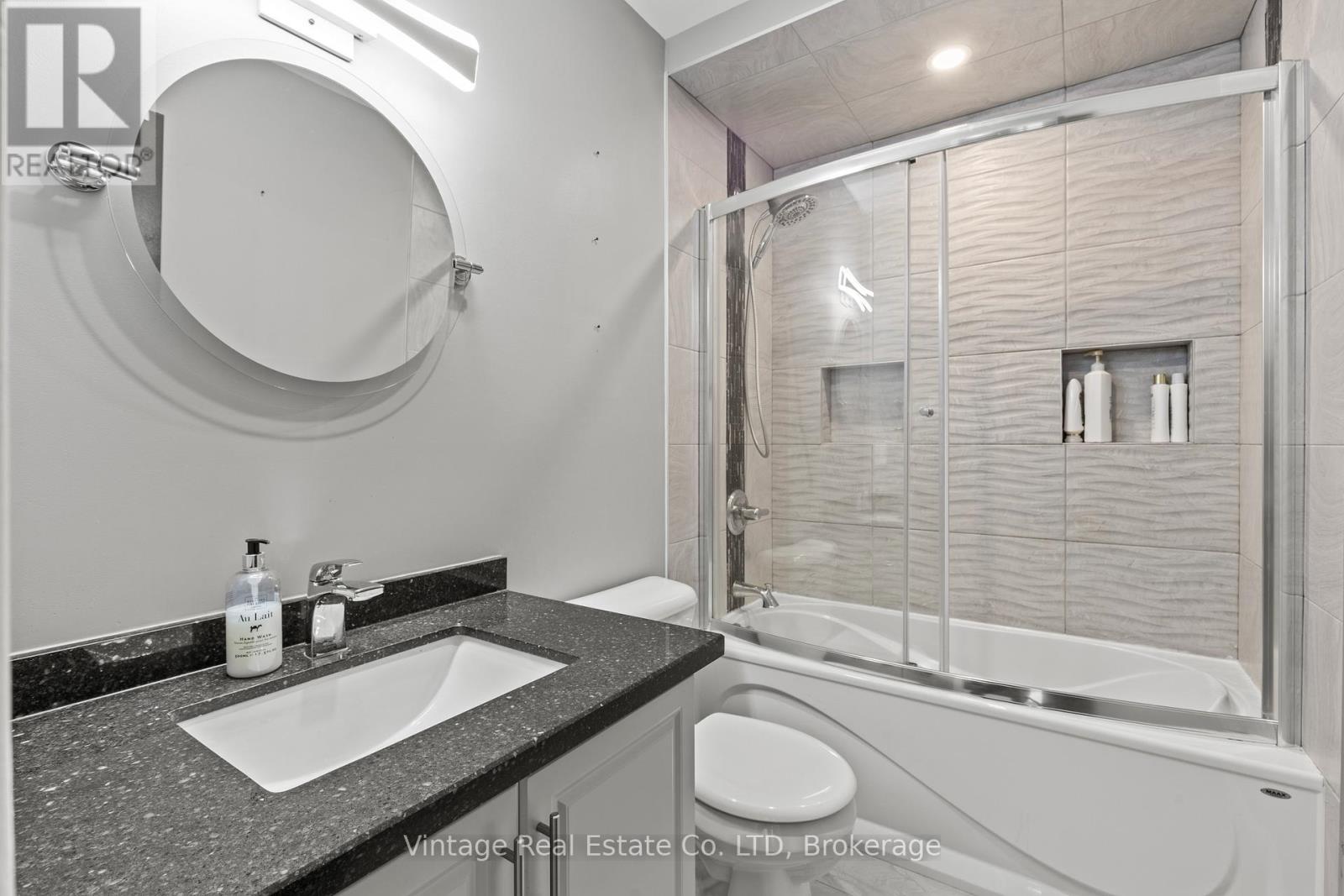 31 Remigio Court, Thorold, Ontario  L2V 5A1 - Photo 10 - X12468608