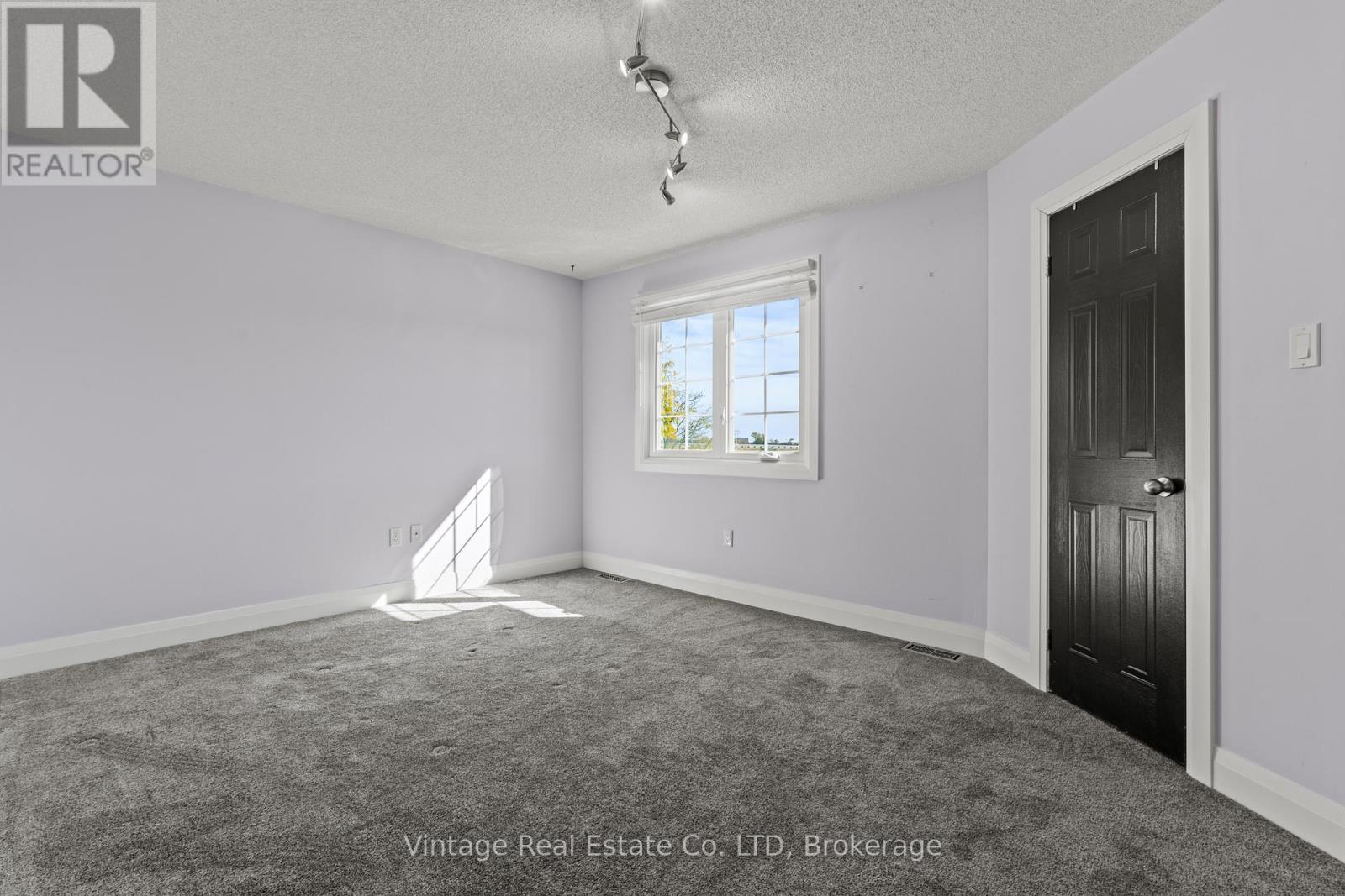 31 Remigio Court, Thorold, Ontario  L2V 5A1 - Photo 11 - X12468608