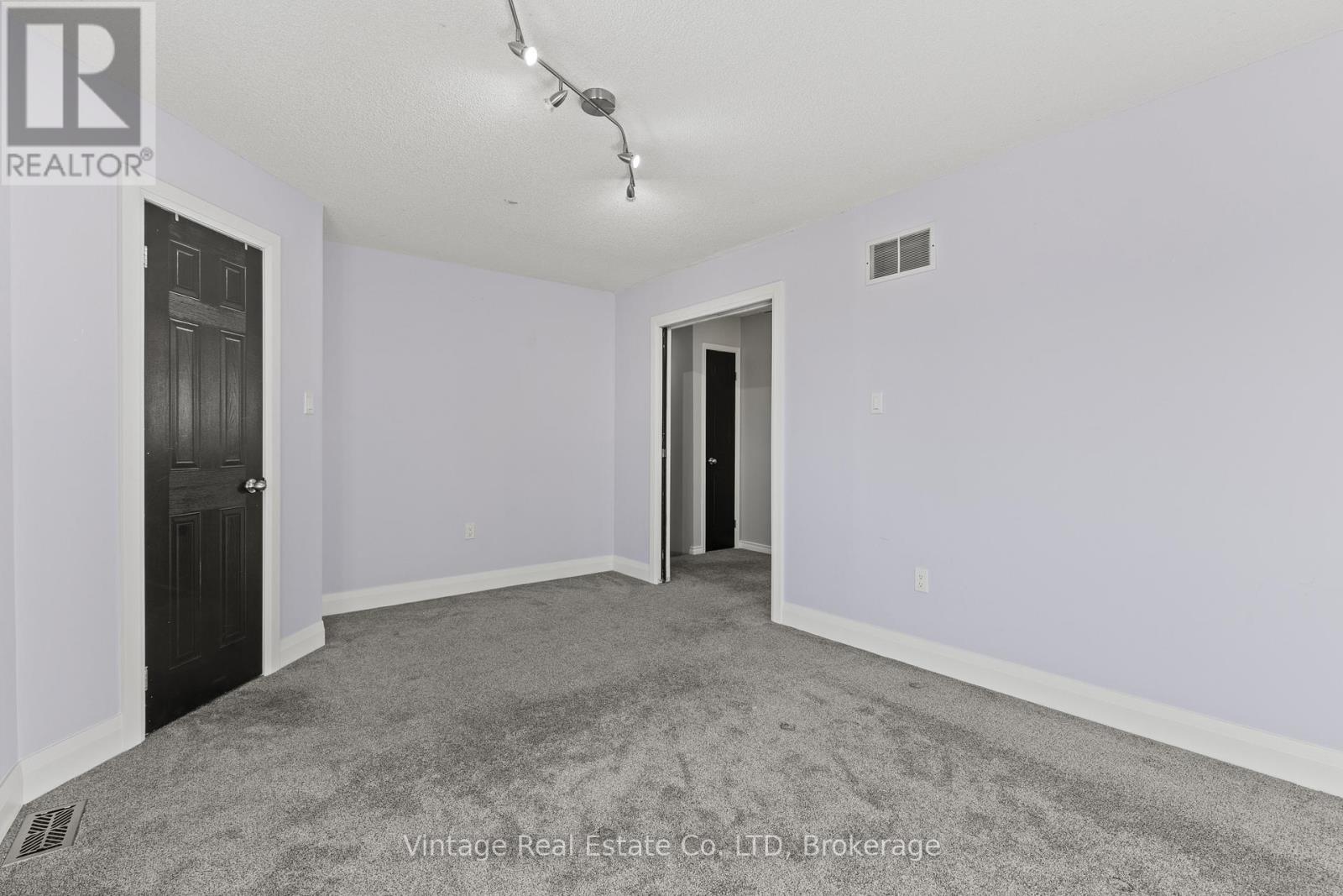 31 Remigio Court, Thorold, Ontario  L2V 5A1 - Photo 12 - X12468608