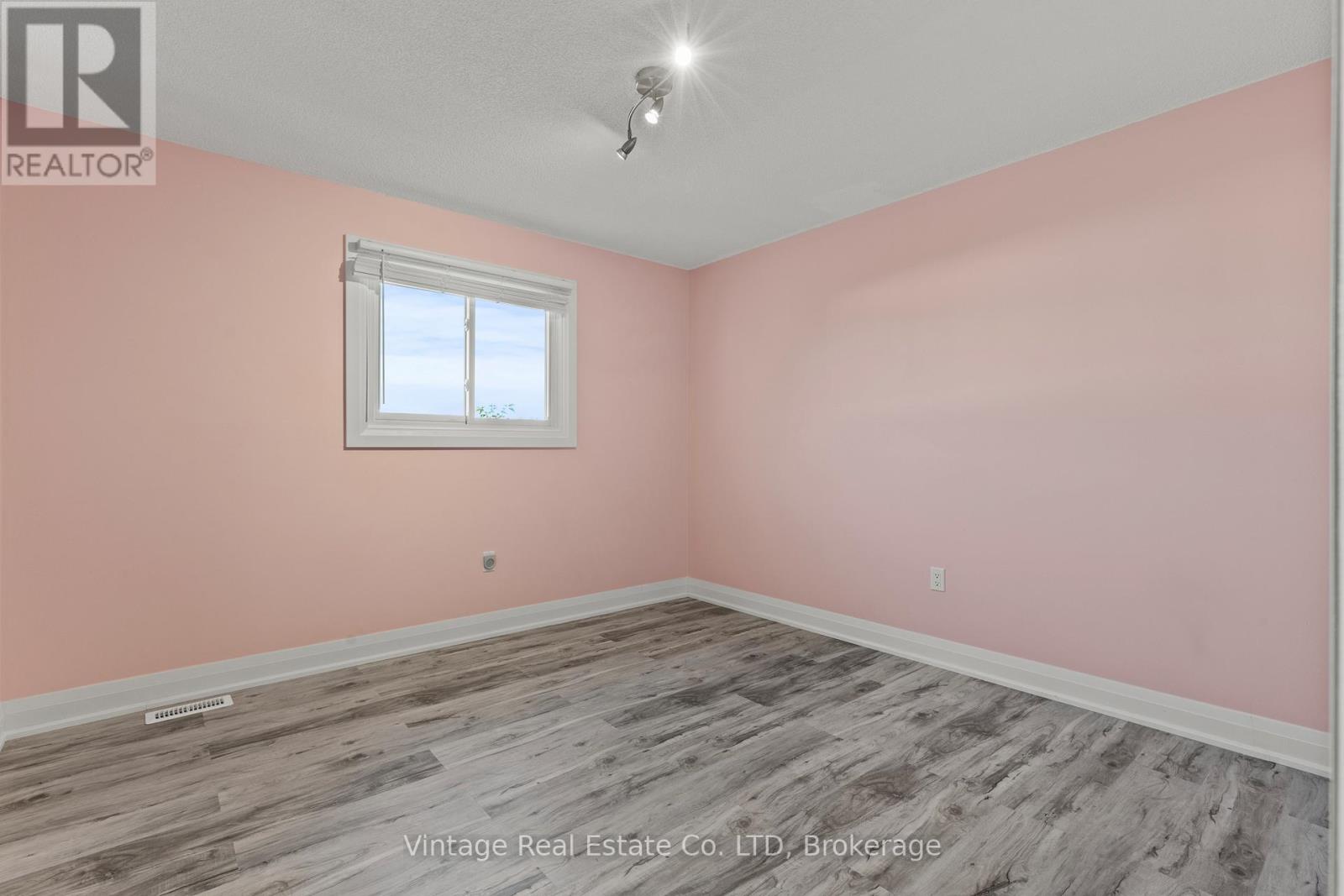 31 Remigio Court, Thorold, Ontario  L2V 5A1 - Photo 13 - X12468608
