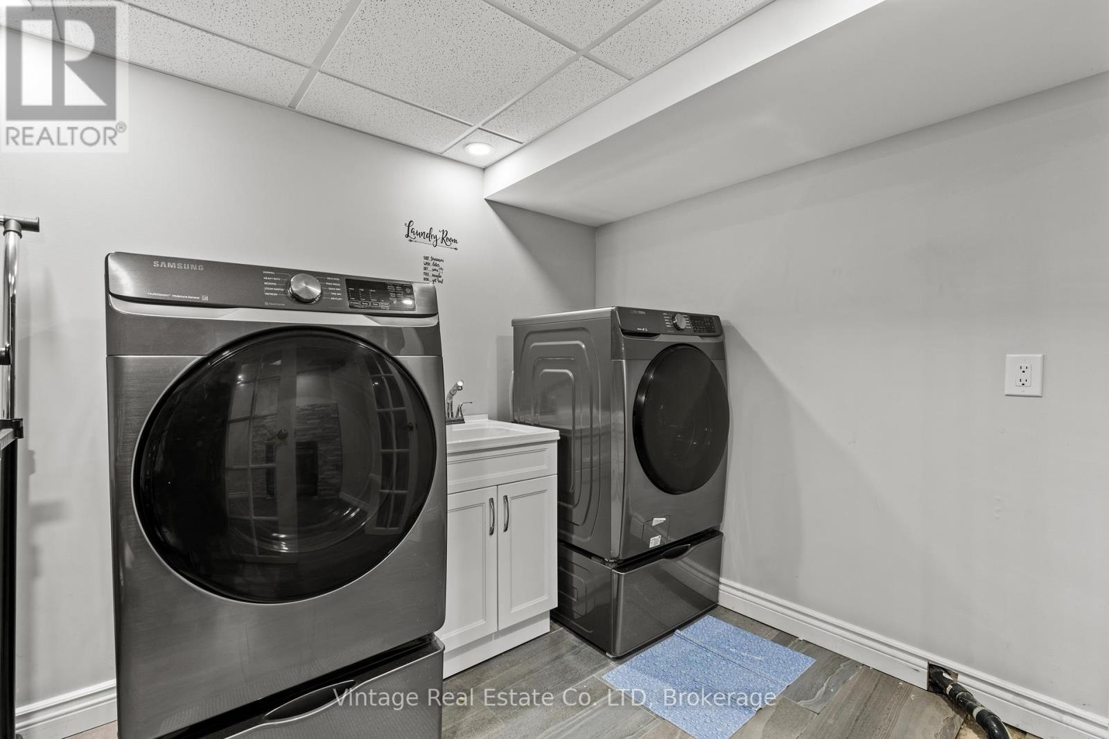 31 Remigio Court, Thorold, Ontario  L2V 5A1 - Photo 18 - X12468608