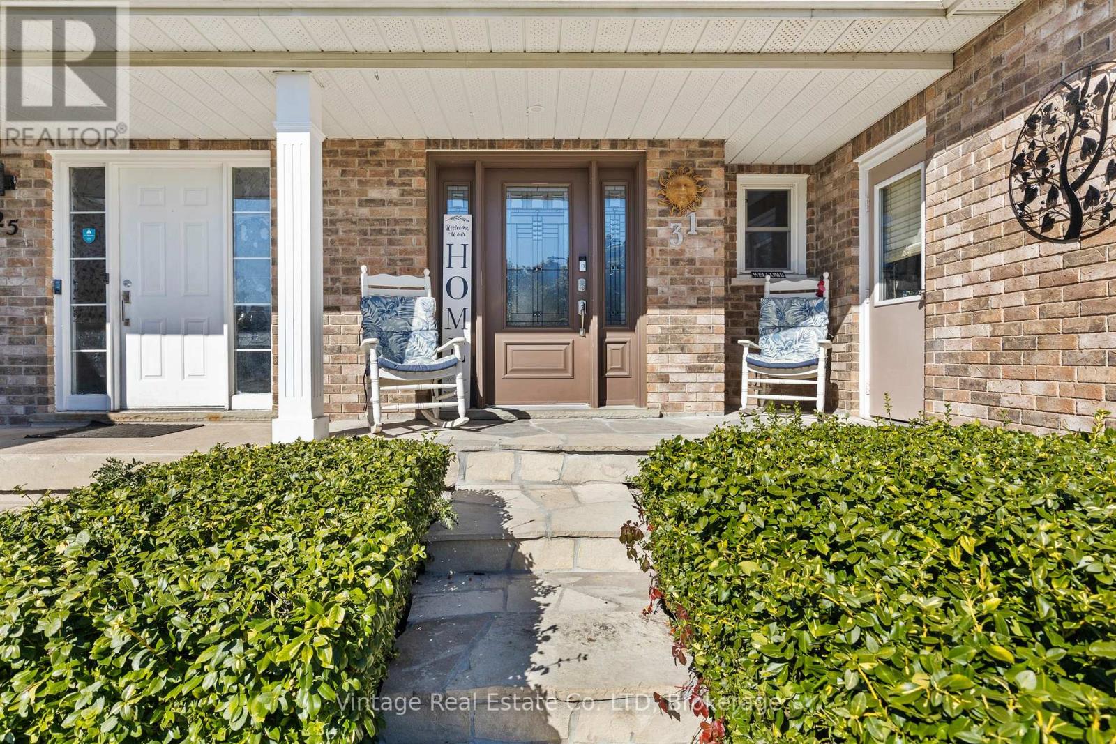 31 Remigio Court, Thorold, Ontario  L2V 5A1 - Photo 4 - X12468608