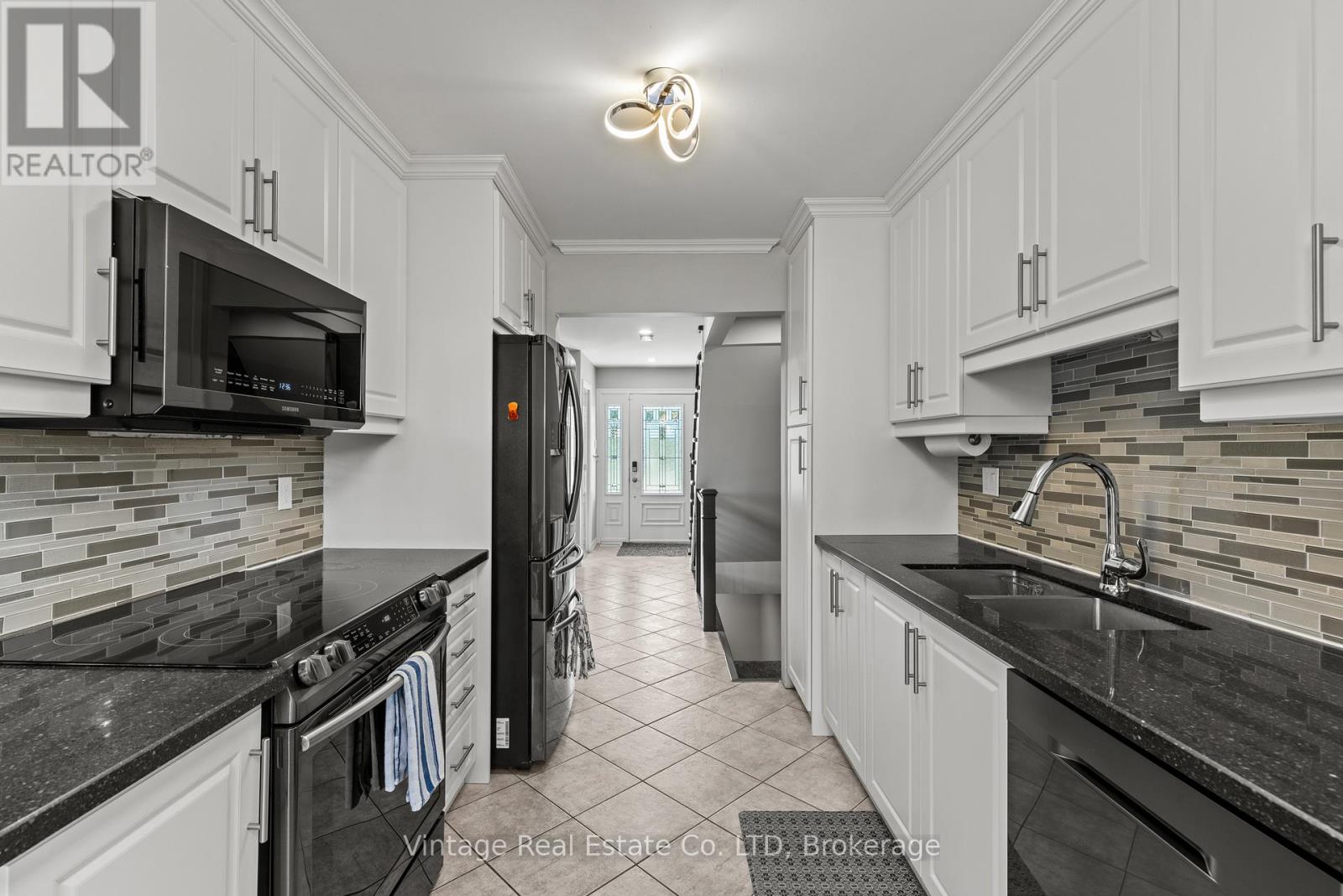 31 Remigio Court, Thorold, Ontario  L2V 5A1 - Photo 7 - X12468608