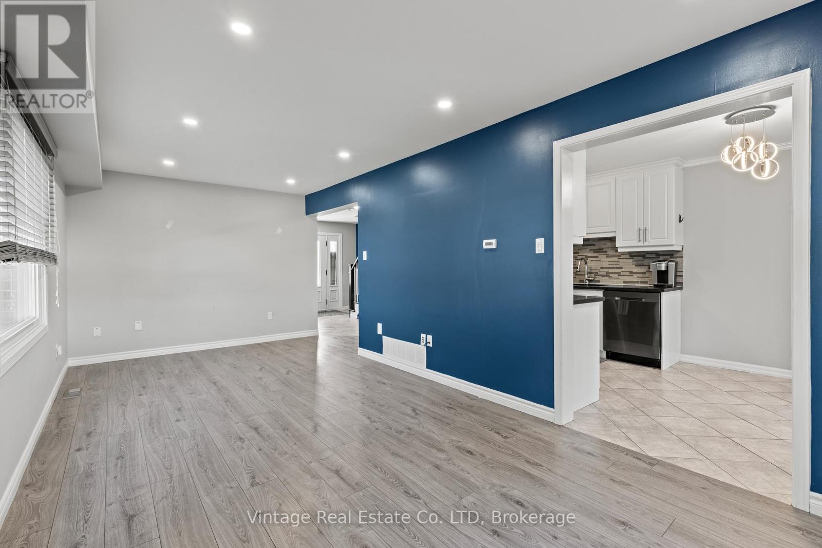 31 Remigio Court, Thorold, Ontario  L2V 5A1 - Photo 8 - X12468608