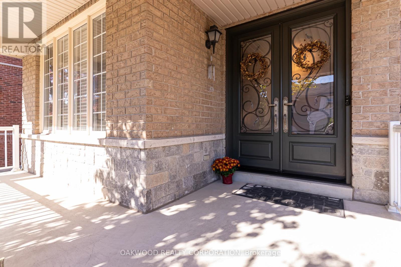 176 Saint Francis Avenue, Vaughan, Ontario  L4H 3E4 - Photo 2 - N12468497