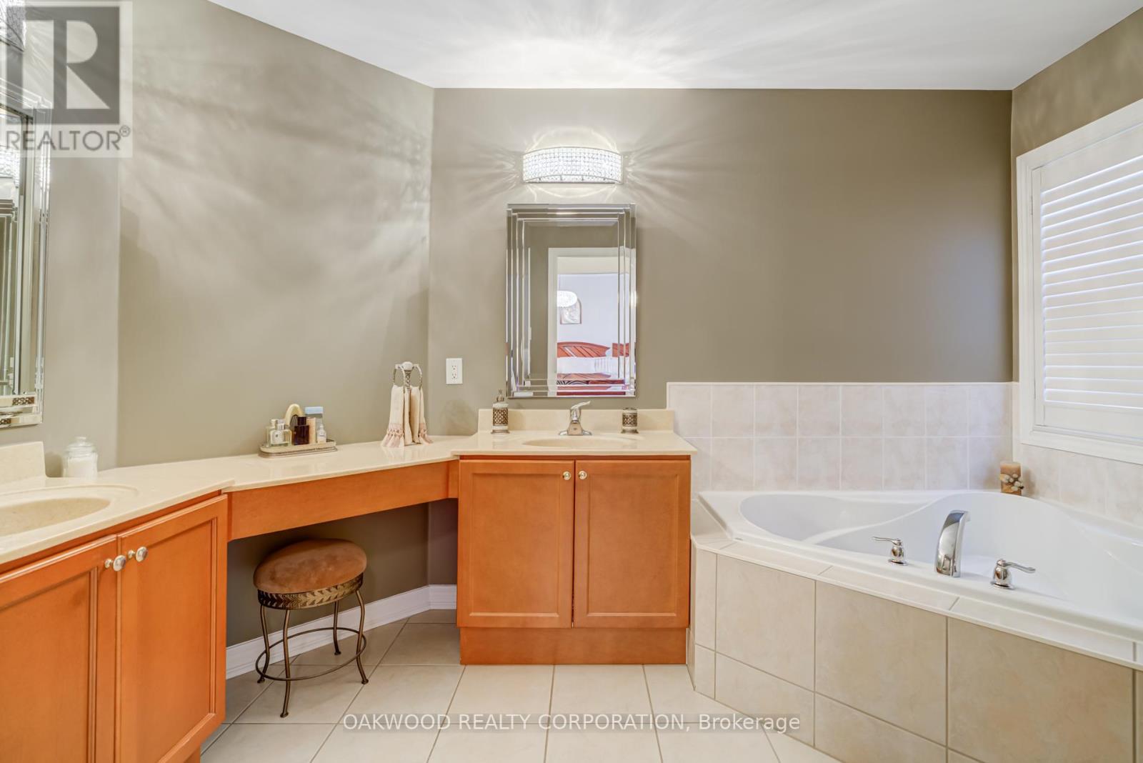 176 Saint Francis Avenue, Vaughan, Ontario  L4H 3E4 - Photo 32 - N12468497