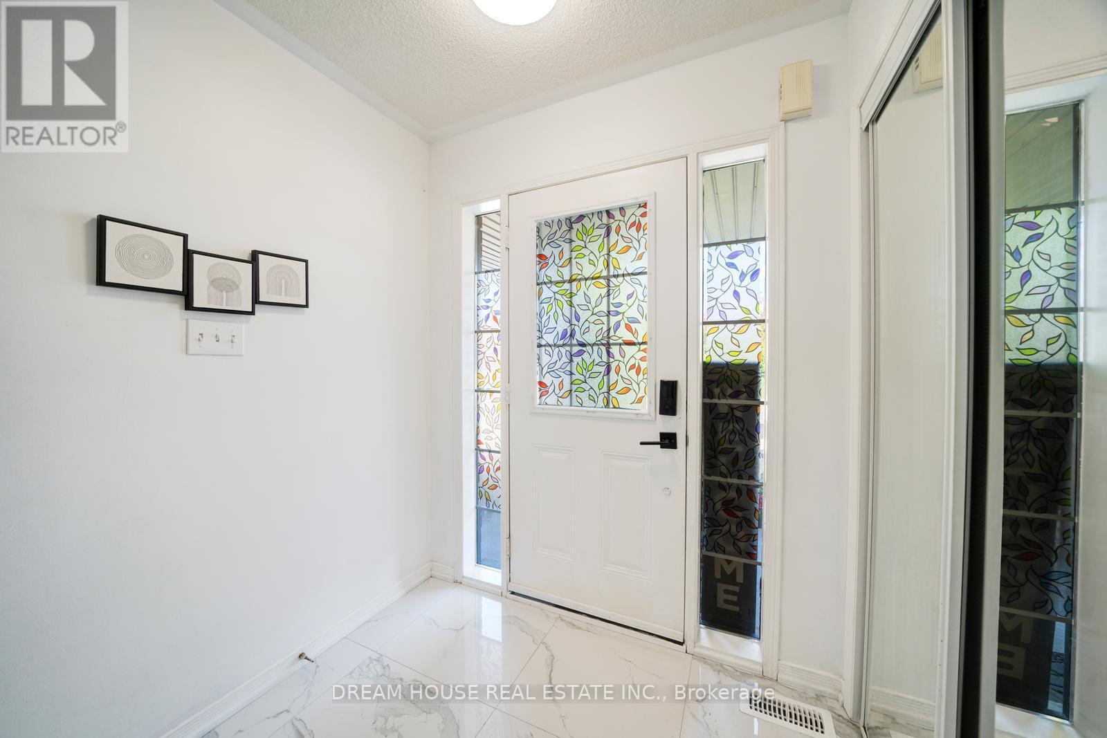 417 King Street E, East Gwillimbury, Ontario  L0G 1M0 - Photo 4 - N12468502