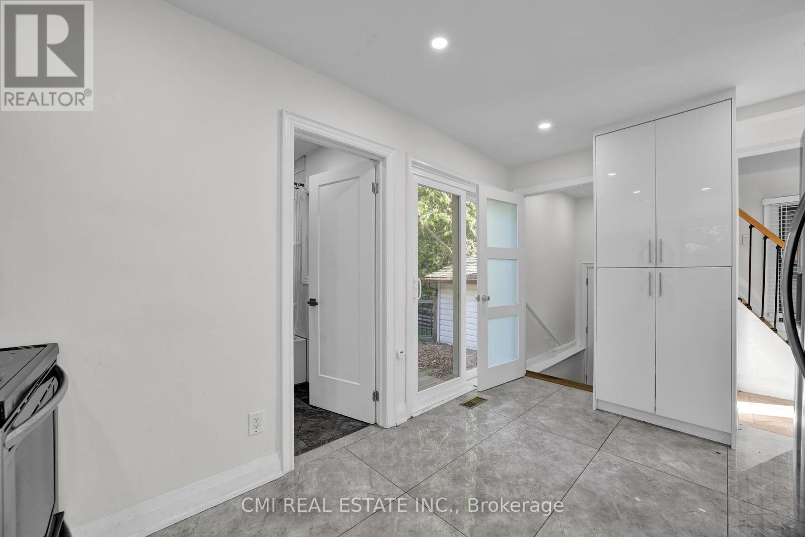 153 Clarence Street, Vaughan, Ontario  L4L 1L4 - Photo 11 - N12468529