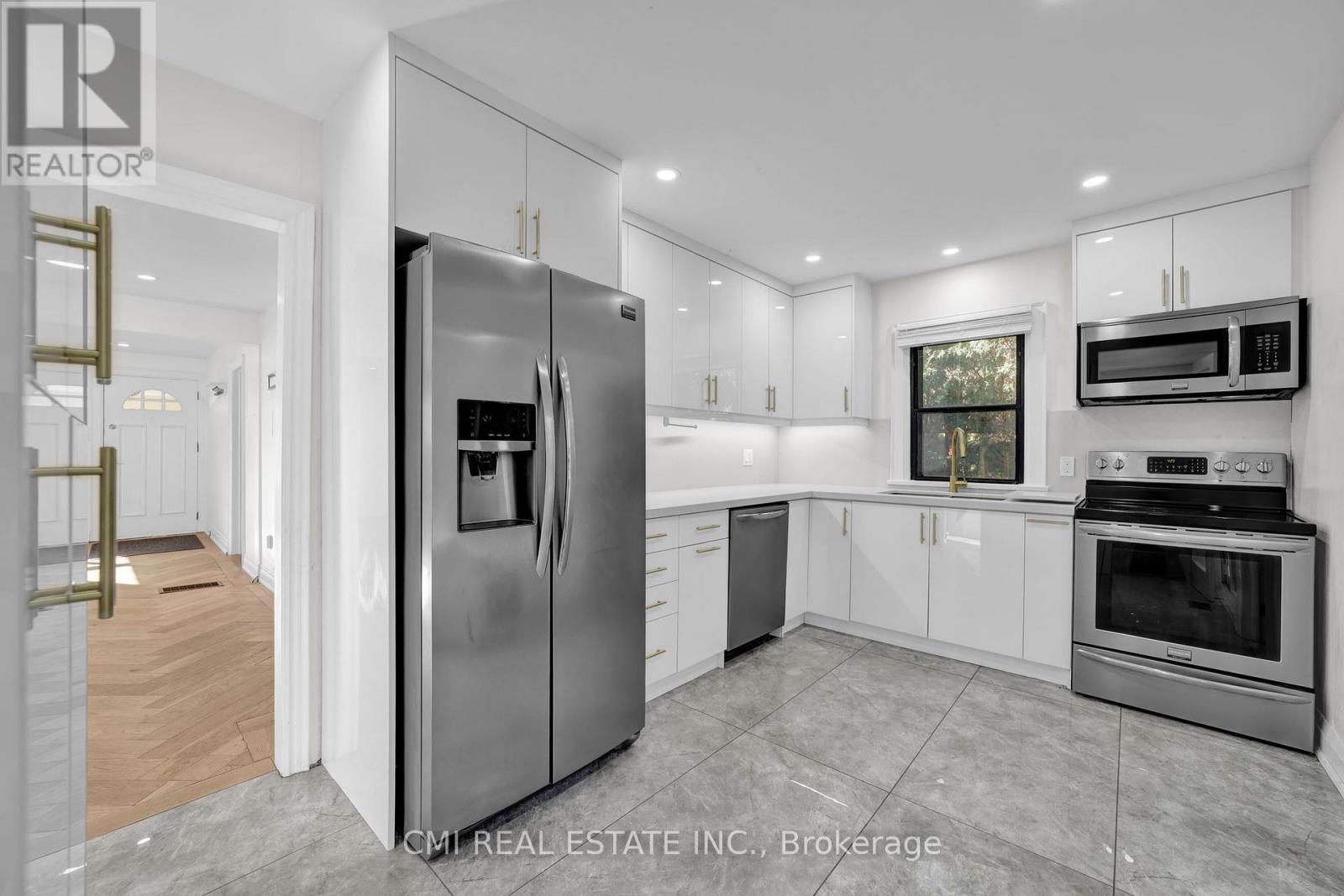153 Clarence Street, Vaughan, Ontario  L4L 1L4 - Photo 12 - N12468529