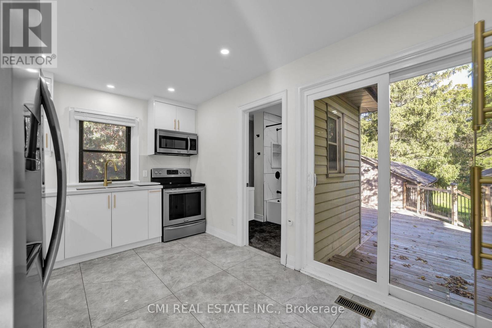 153 Clarence Street, Vaughan, Ontario  L4L 1L4 - Photo 13 - N12468529