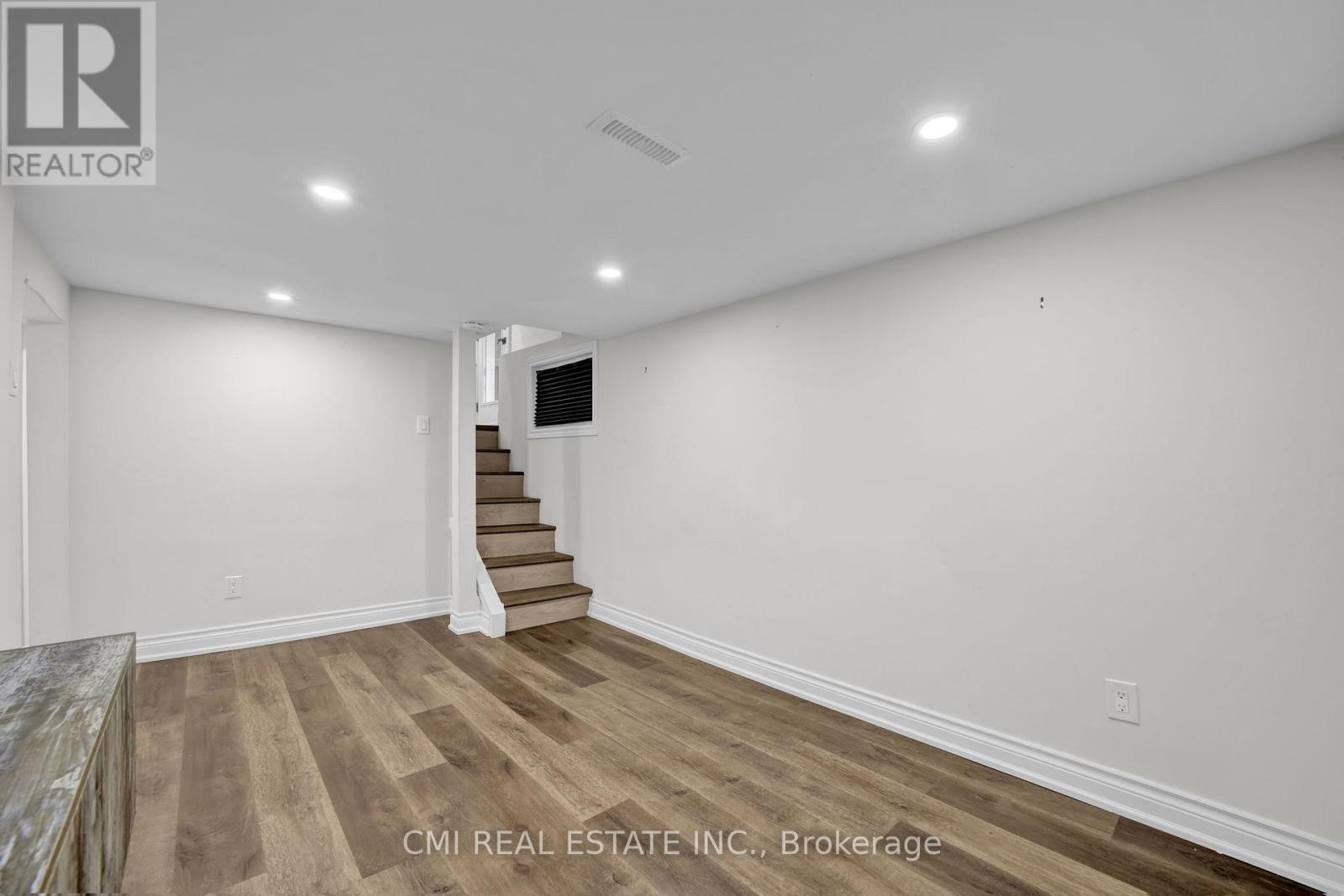 153 Clarence Street, Vaughan, Ontario  L4L 1L4 - Photo 14 - N12468529
