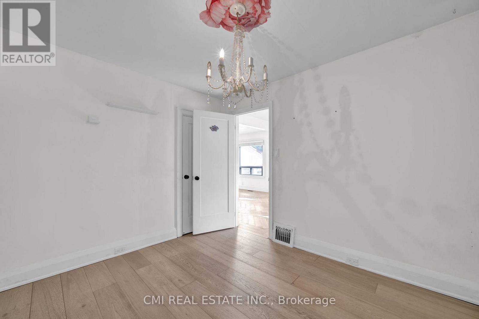 153 Clarence Street, Vaughan, Ontario  L4L 1L4 - Photo 16 - N12468529