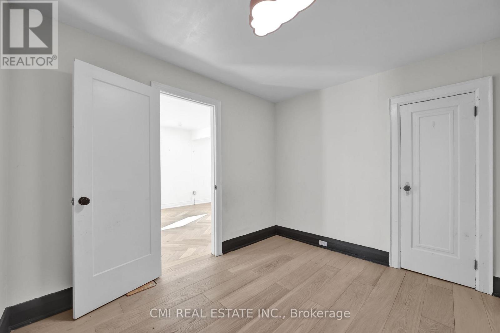153 Clarence Street, Vaughan, Ontario  L4L 1L4 - Photo 17 - N12468529