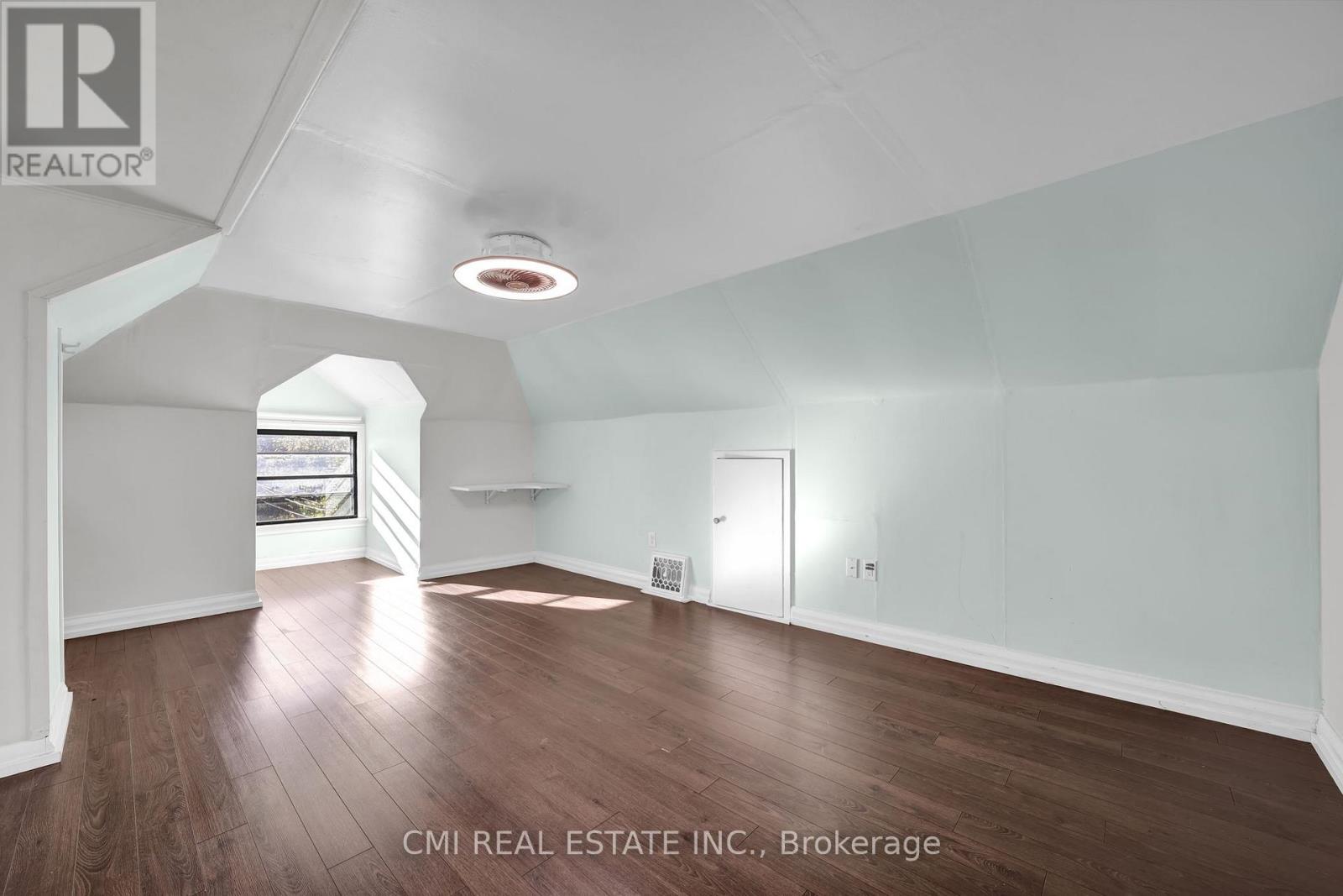 153 Clarence Street, Vaughan, Ontario  L4L 1L4 - Photo 25 - N12468529