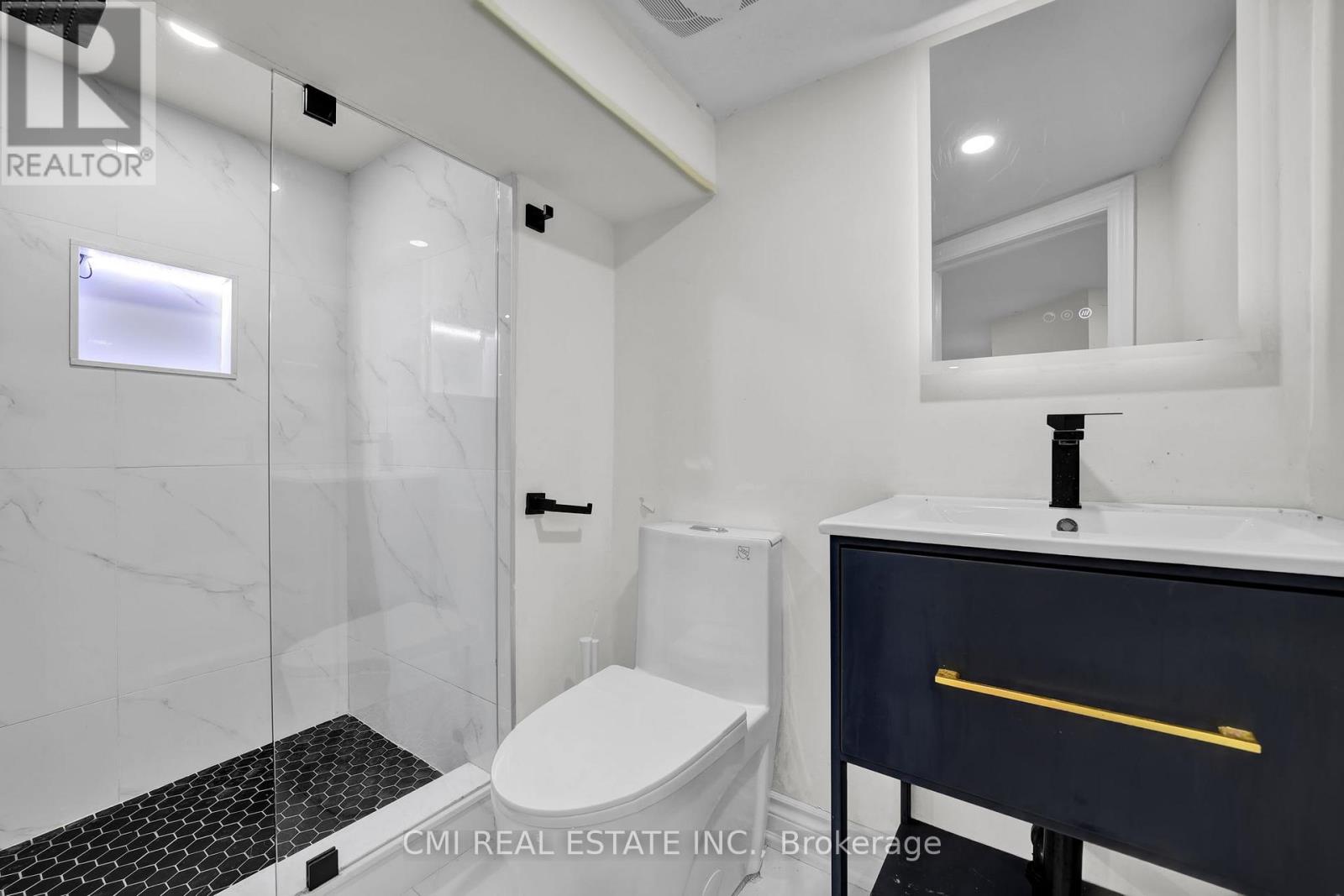 153 Clarence Street, Vaughan, Ontario  L4L 1L4 - Photo 33 - N12468529