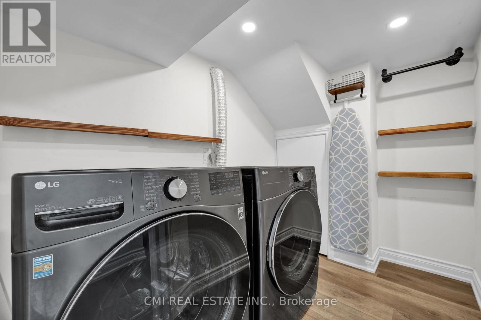 153 Clarence Street, Vaughan, Ontario  L4L 1L4 - Photo 34 - N12468529