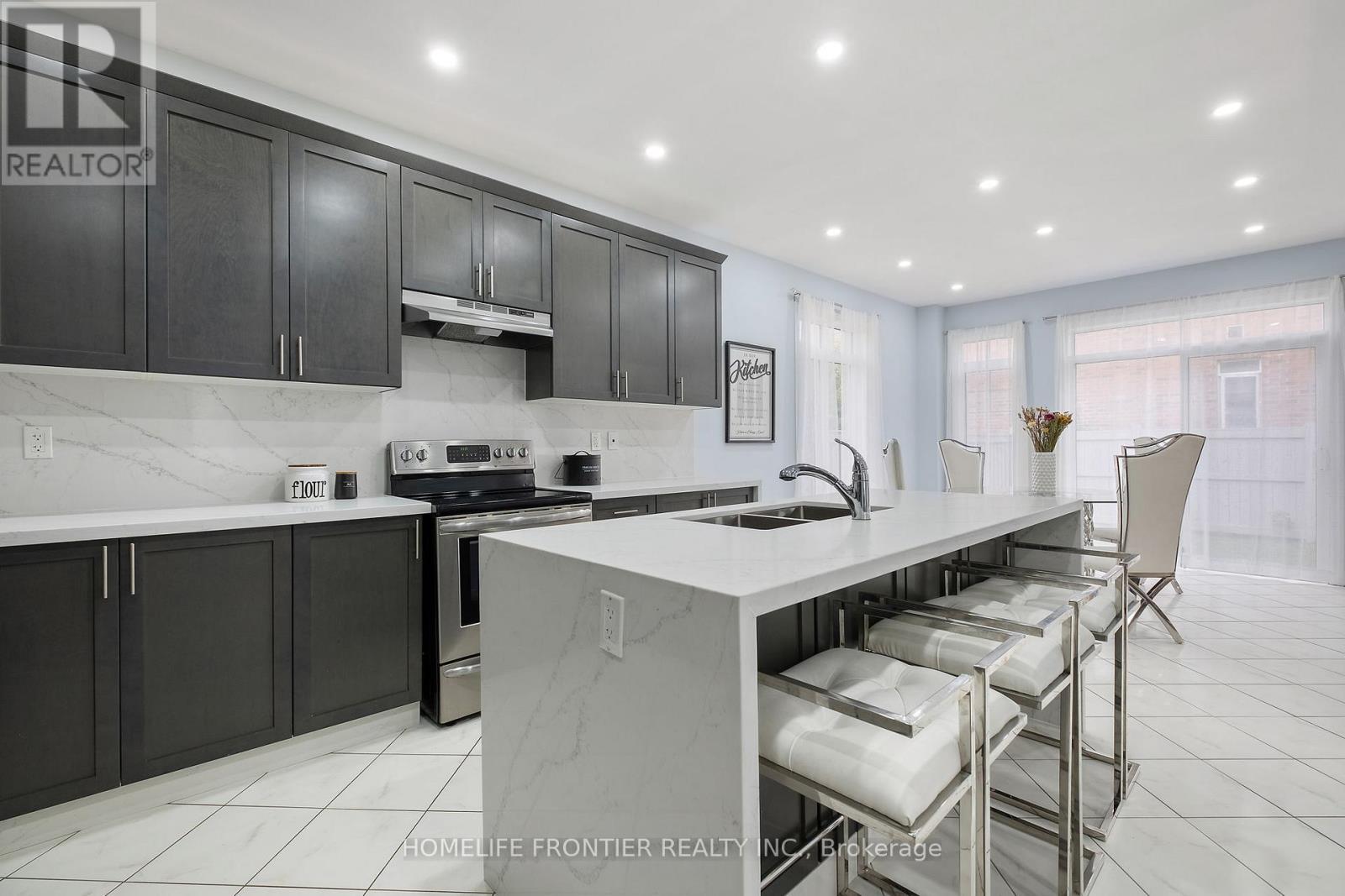227 Inverness Way, Bradford West Gwillimbury, Ontario  L3Z 0W6 - Photo 11 - N12468589