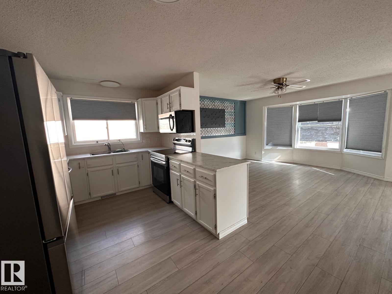 2014 46 St Nw, Edmonton, Alberta  T6L 2T5 - Photo 2 - E4462518