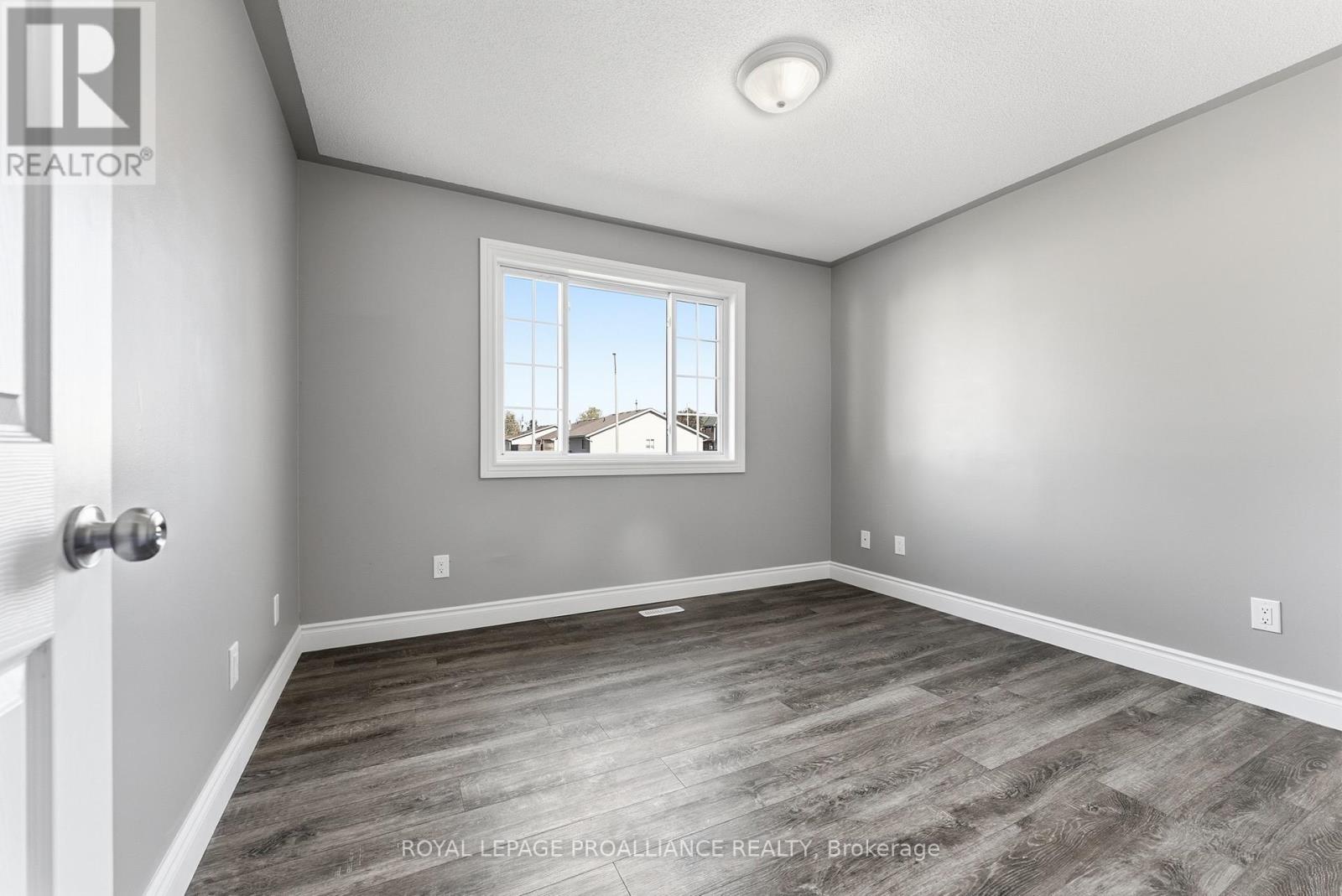 6 Lake Court, Belleville, Ontario  K8P 5M8 - Photo 19 - X12468614