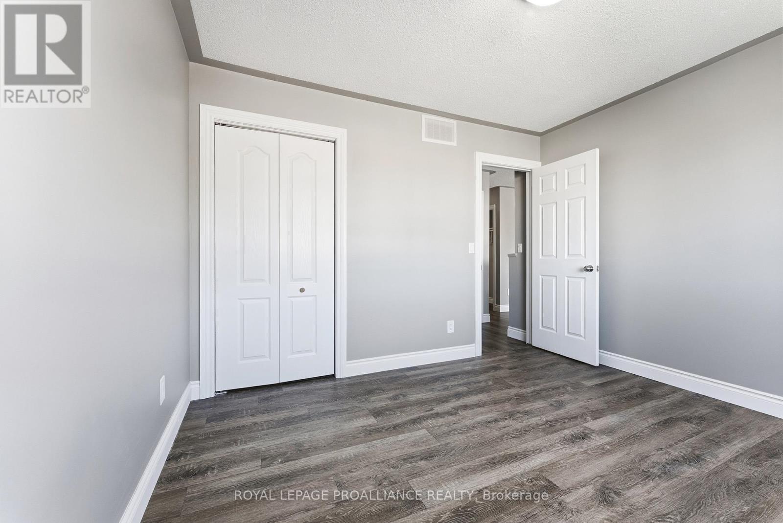 6 Lake Court, Belleville, Ontario  K8P 5M8 - Photo 29 - X12468614
