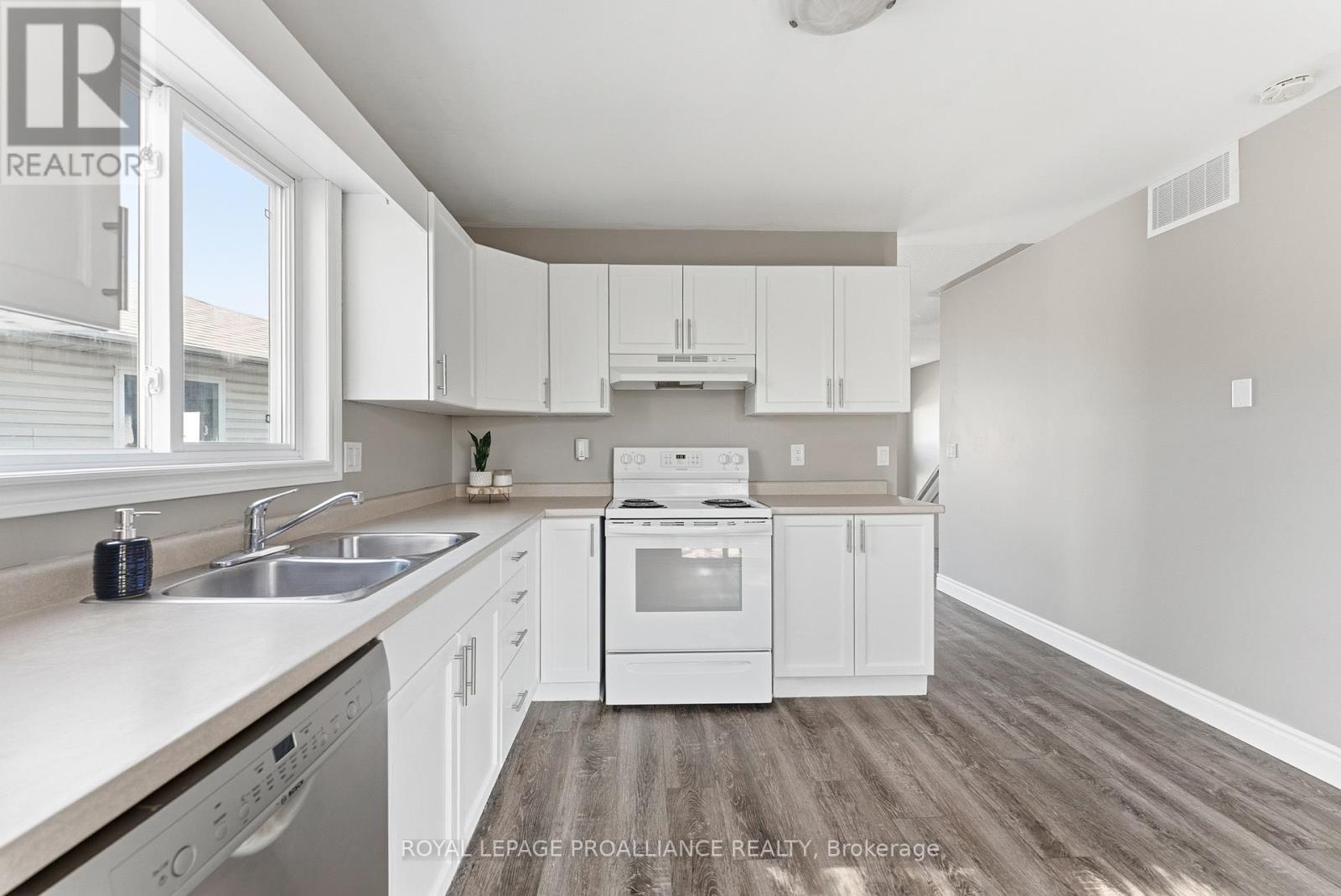 6 Lake Court, Belleville, Ontario  K8P 5M8 - Photo 13 - X12468614