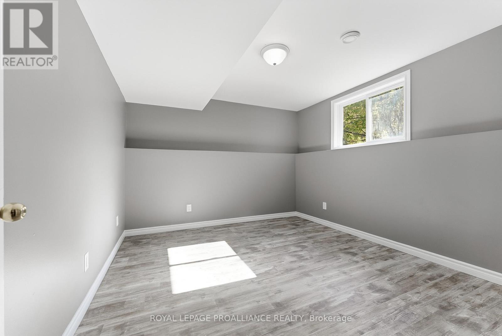 6 Lake Court, Belleville, Ontario  K8P 5M8 - Photo 27 - X12468614