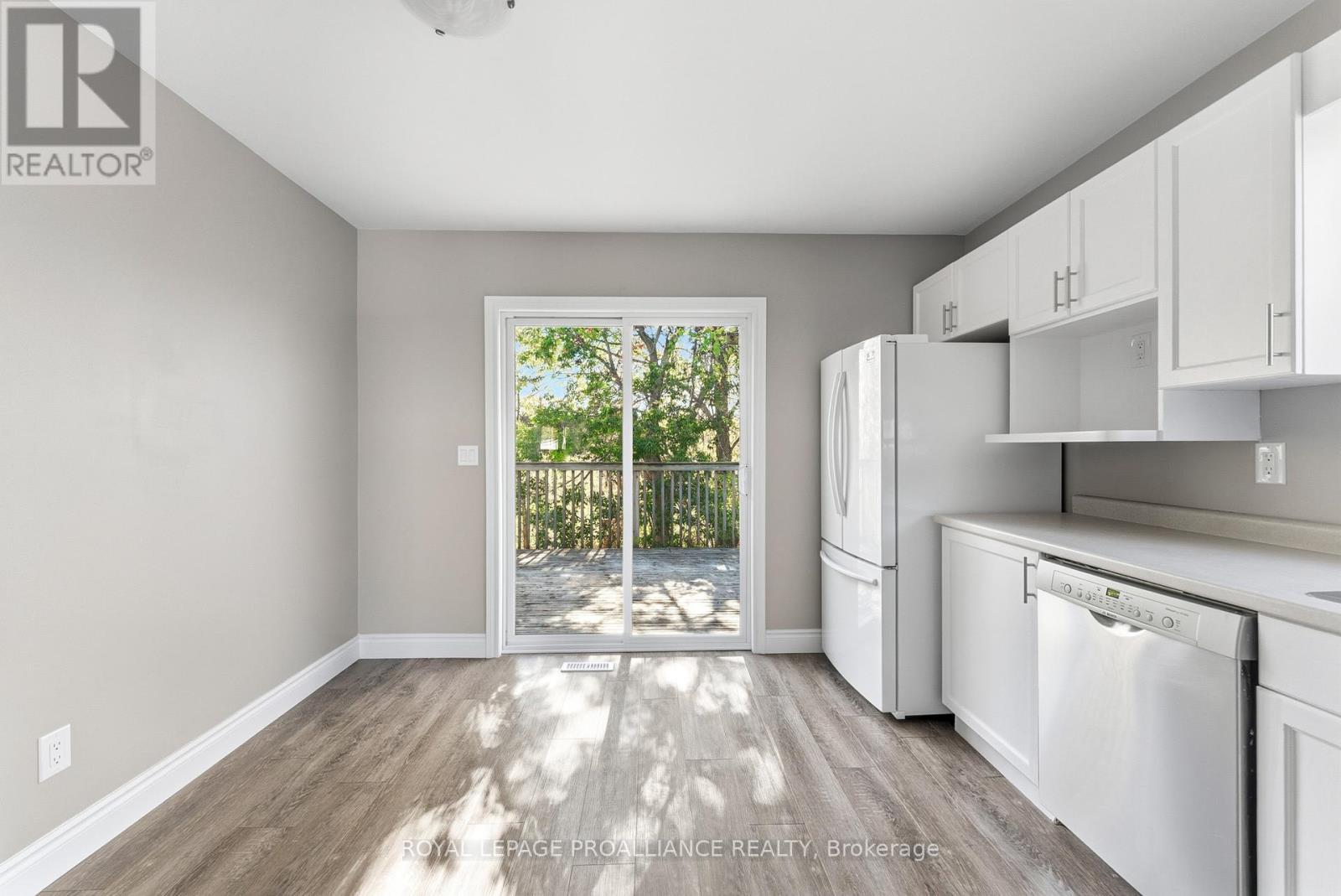 6 Lake Court, Belleville, Ontario  K8P 5M8 - Photo 11 - X12468614