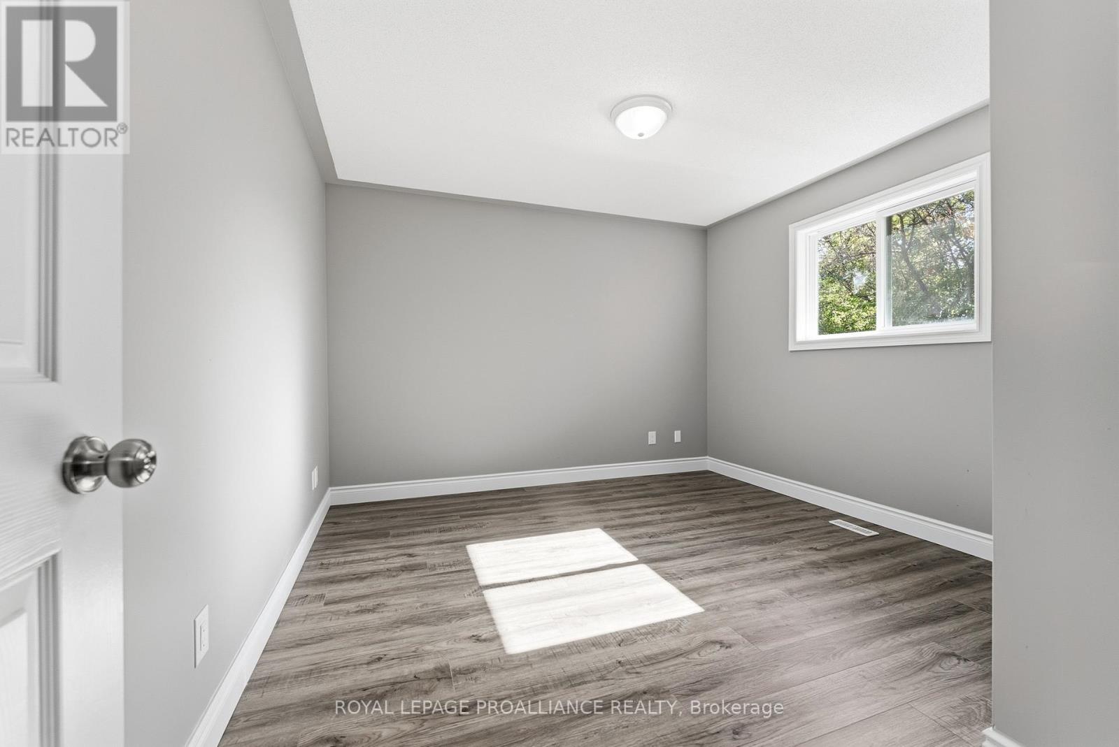 6 Lake Court, Belleville, Ontario  K8P 5M8 - Photo 17 - X12468614