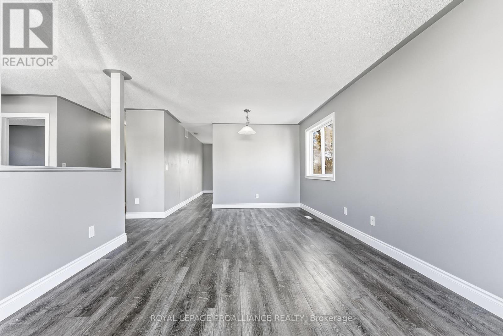 6 Lake Court, Belleville, Ontario  K8P 5M8 - Photo 9 - X12468614