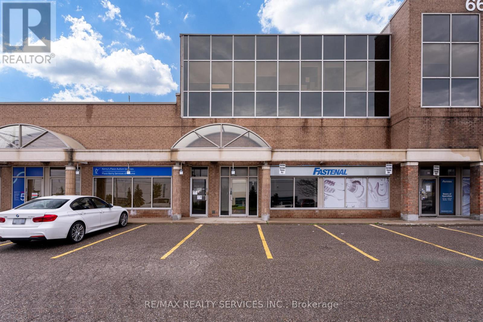 #7 - 6660 Kennedy Road, Mississauga, Ontario  L5T 2M9 - Photo 3 - W12468500