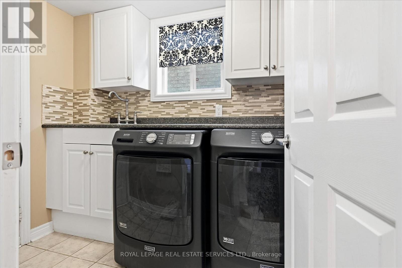 2102 Chatsworth Avenue, Oakville, Ontario  L6M 3X3 - Photo 19 - W12468532