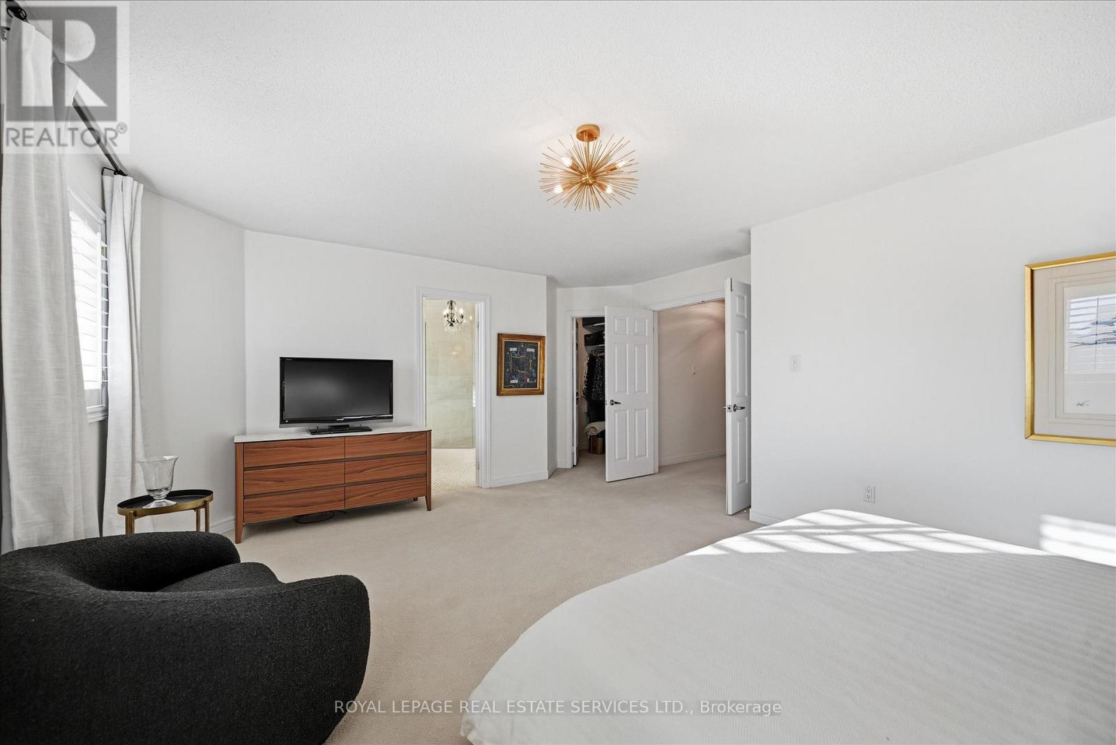 2102 Chatsworth Avenue, Oakville, Ontario  L6M 3X3 - Photo 24 - W12468532