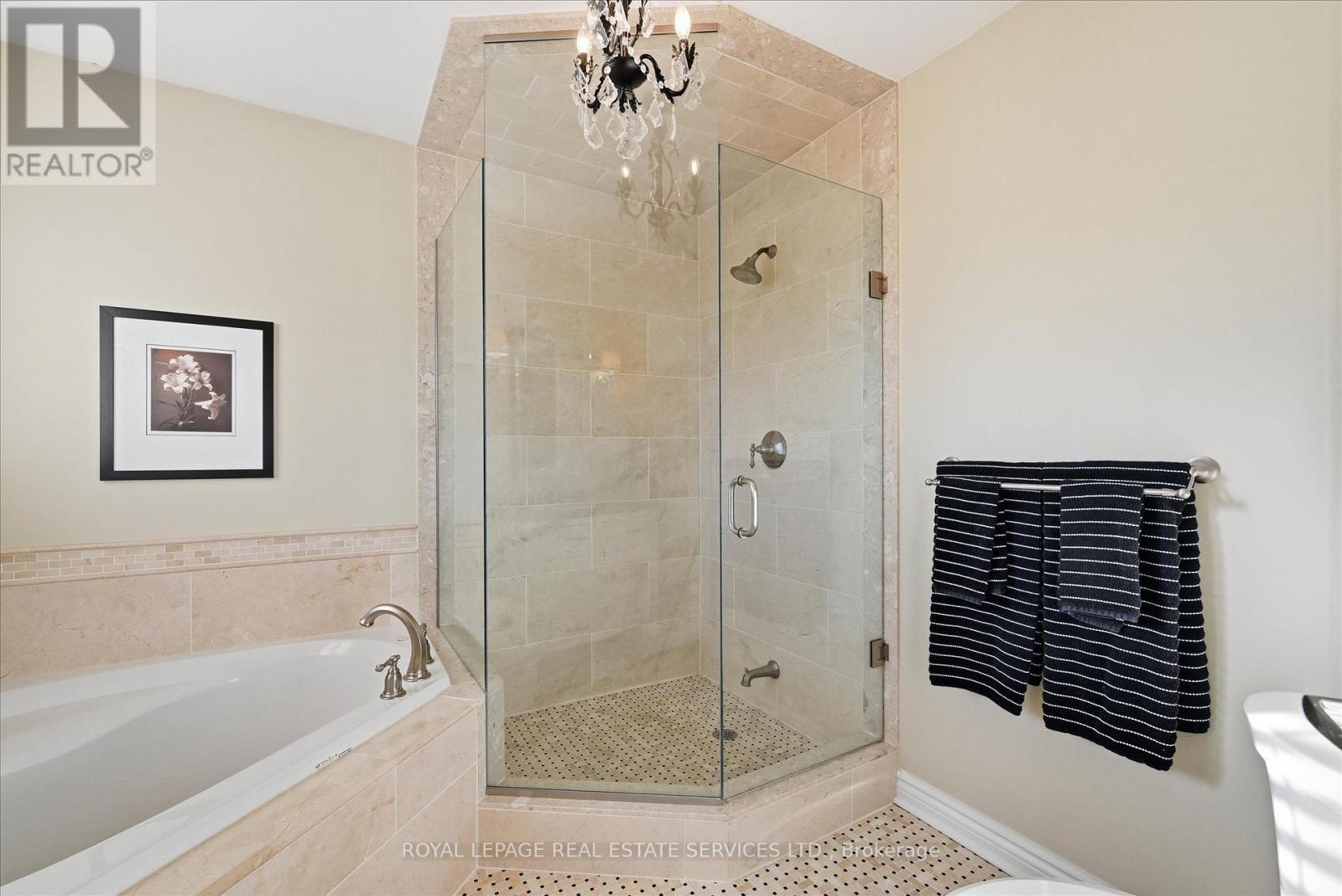 2102 Chatsworth Avenue, Oakville, Ontario  L6M 3X3 - Photo 26 - W12468532