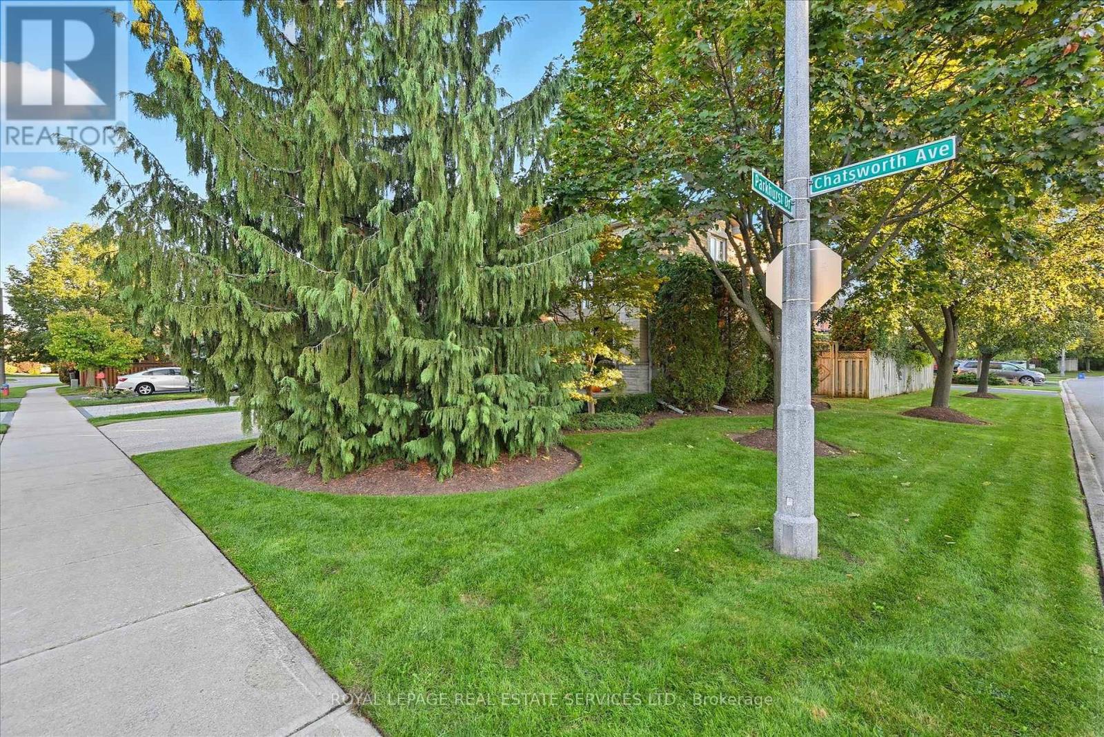 2102 Chatsworth Avenue, Oakville, Ontario  L6M 3X3 - Photo 3 - W12468532