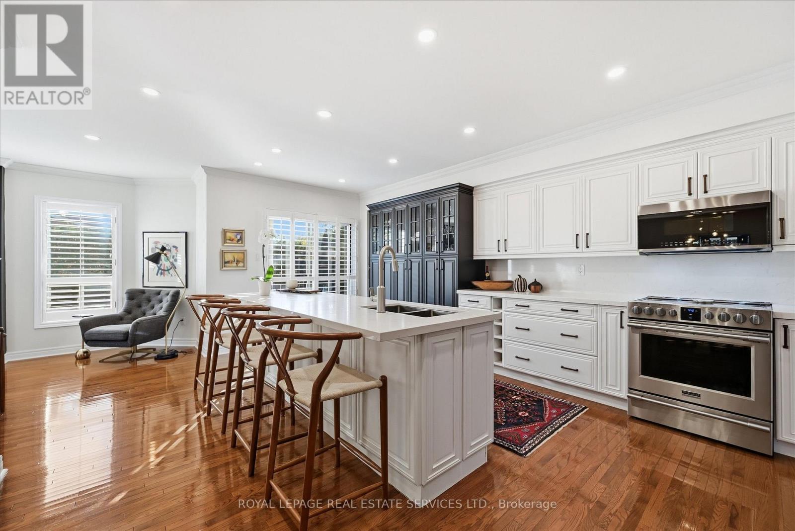 2102 Chatsworth Avenue, Oakville, Ontario  L6M 3X3 - Photo 6 - W12468532