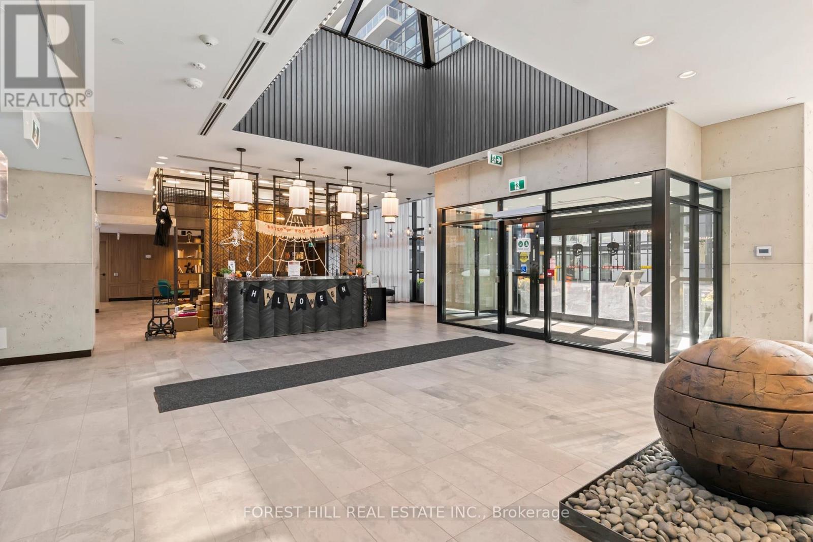 403 - 251 Manitoba Street, Toronto, Ontario  M8Y 0C7 - Photo 2 - W12468559