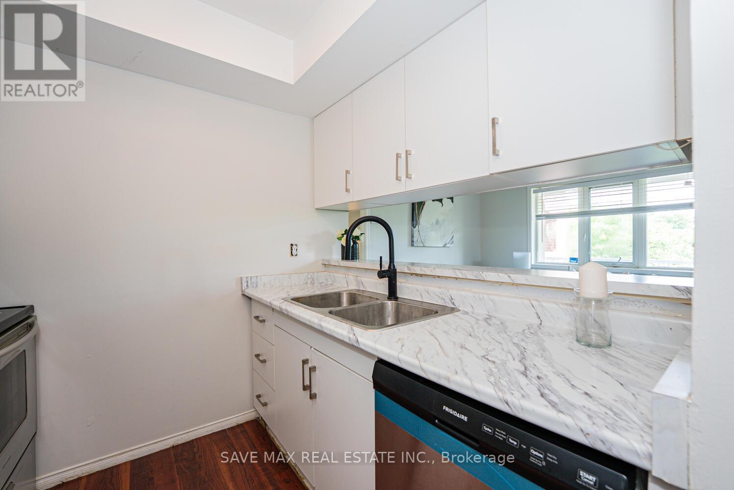 212 - 103 Bristol Road E, Mississauga, Ontario  L4Z 3P4 - Photo 10 - W12468562