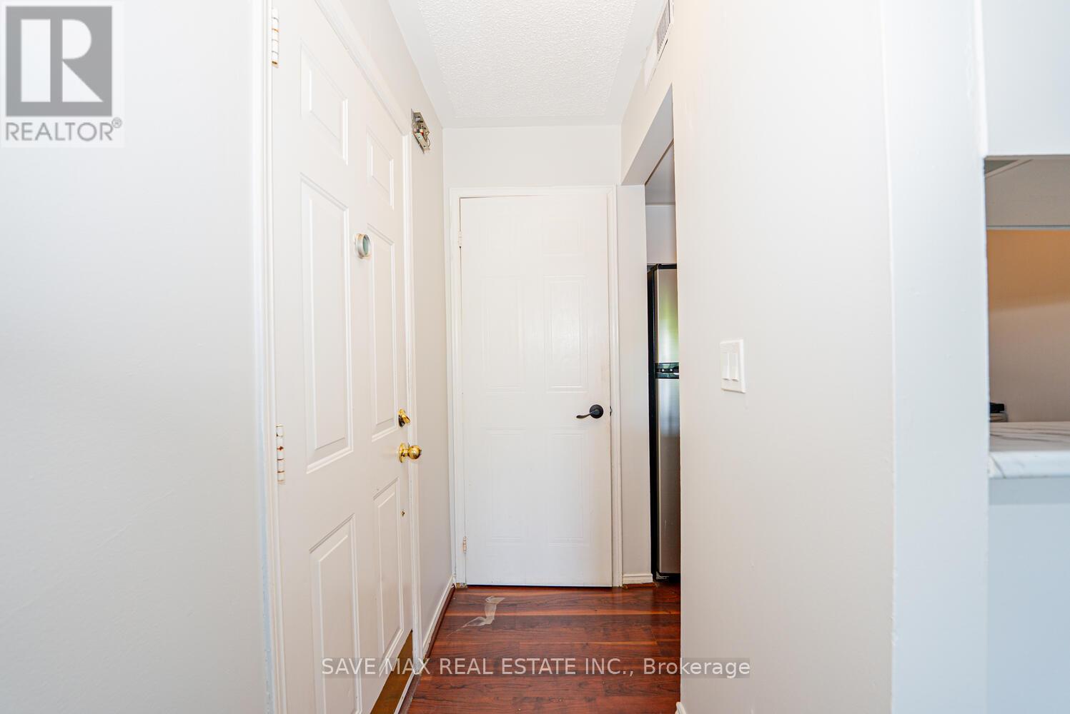 212 - 103 Bristol Road E, Mississauga, Ontario  L4Z 3P4 - Photo 5 - W12468562
