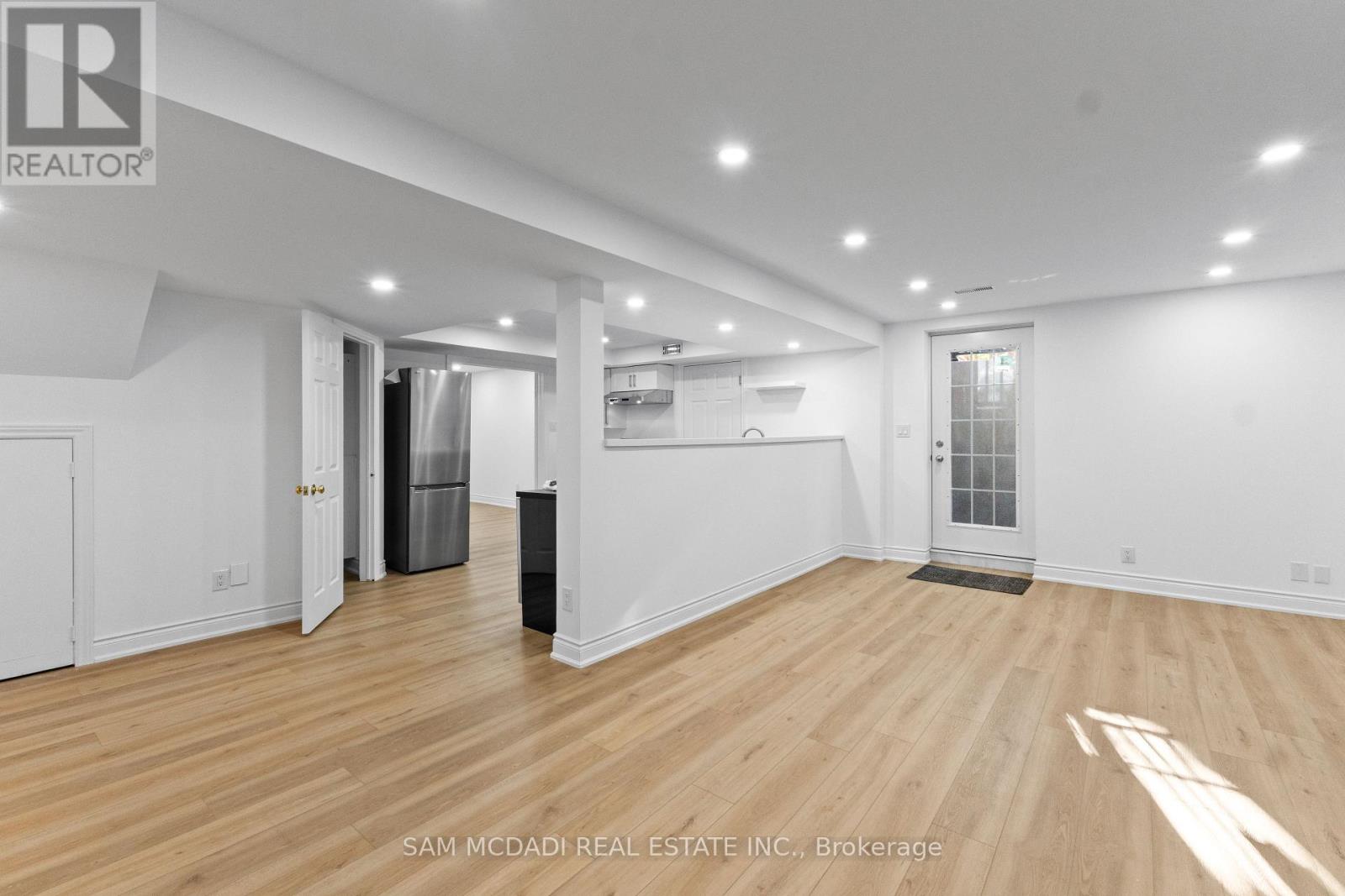 Lower - 5436 Edencroft Crescent, Mississauga, Ontario  L5M 4M7 - Photo 2 - W12468590
