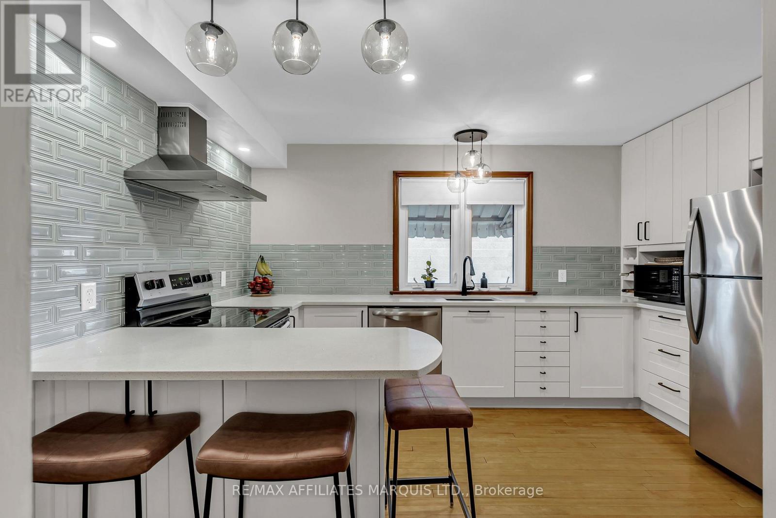 330 Fourth Street W, Cornwall, Ontario  K6J 2S4 - Photo 9 - X12468677