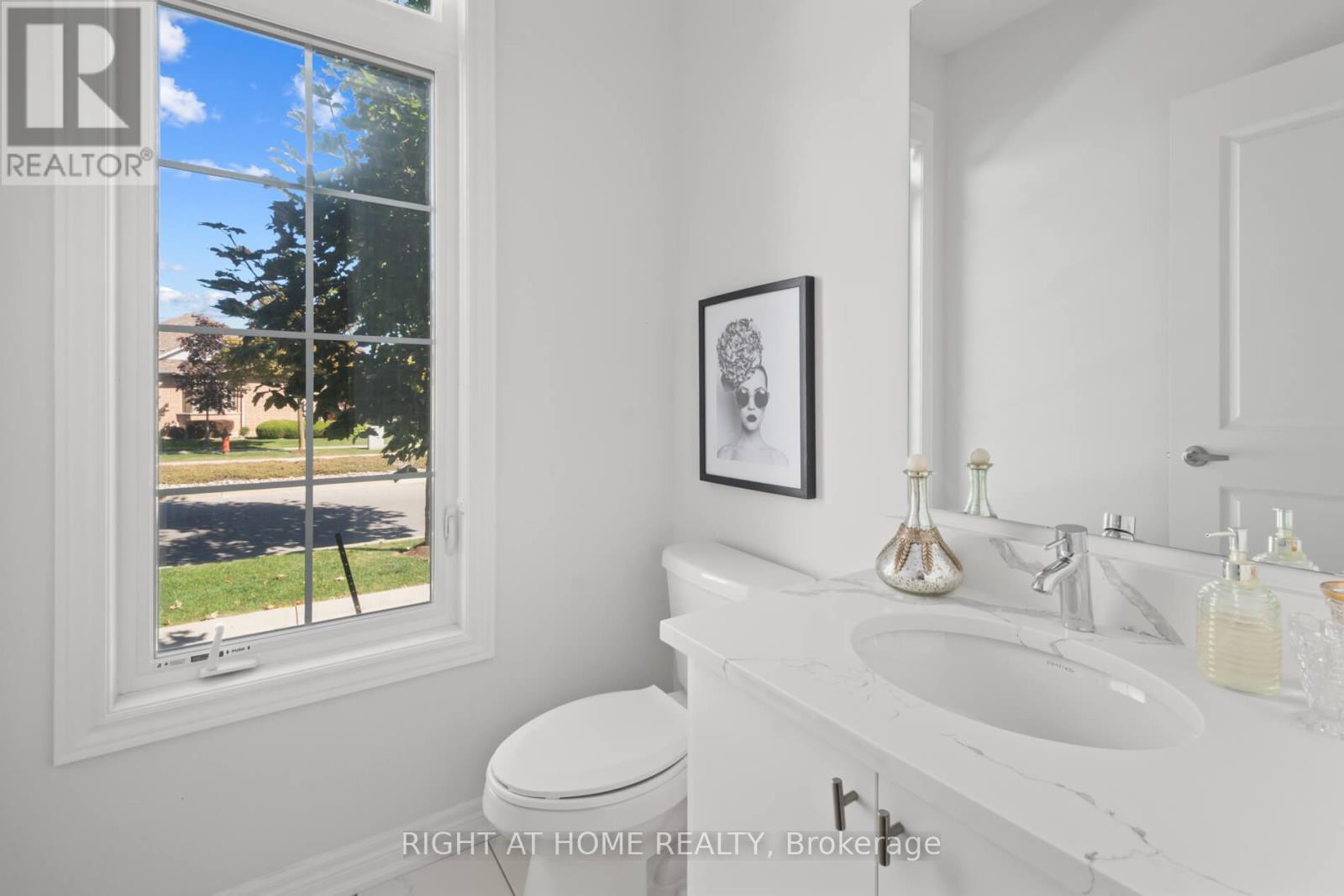 1 Overlea Drive, Brampton (Sandringham-Wellington), Ontario  L6R 4B5 - Photo 8 - W12467929