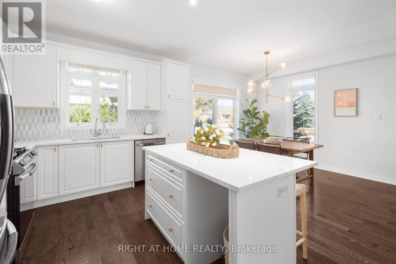 1 Overlea Drive, Brampton (Sandringham-Wellington), Ontario  L6R 4B5 - Photo 11 - W12467929