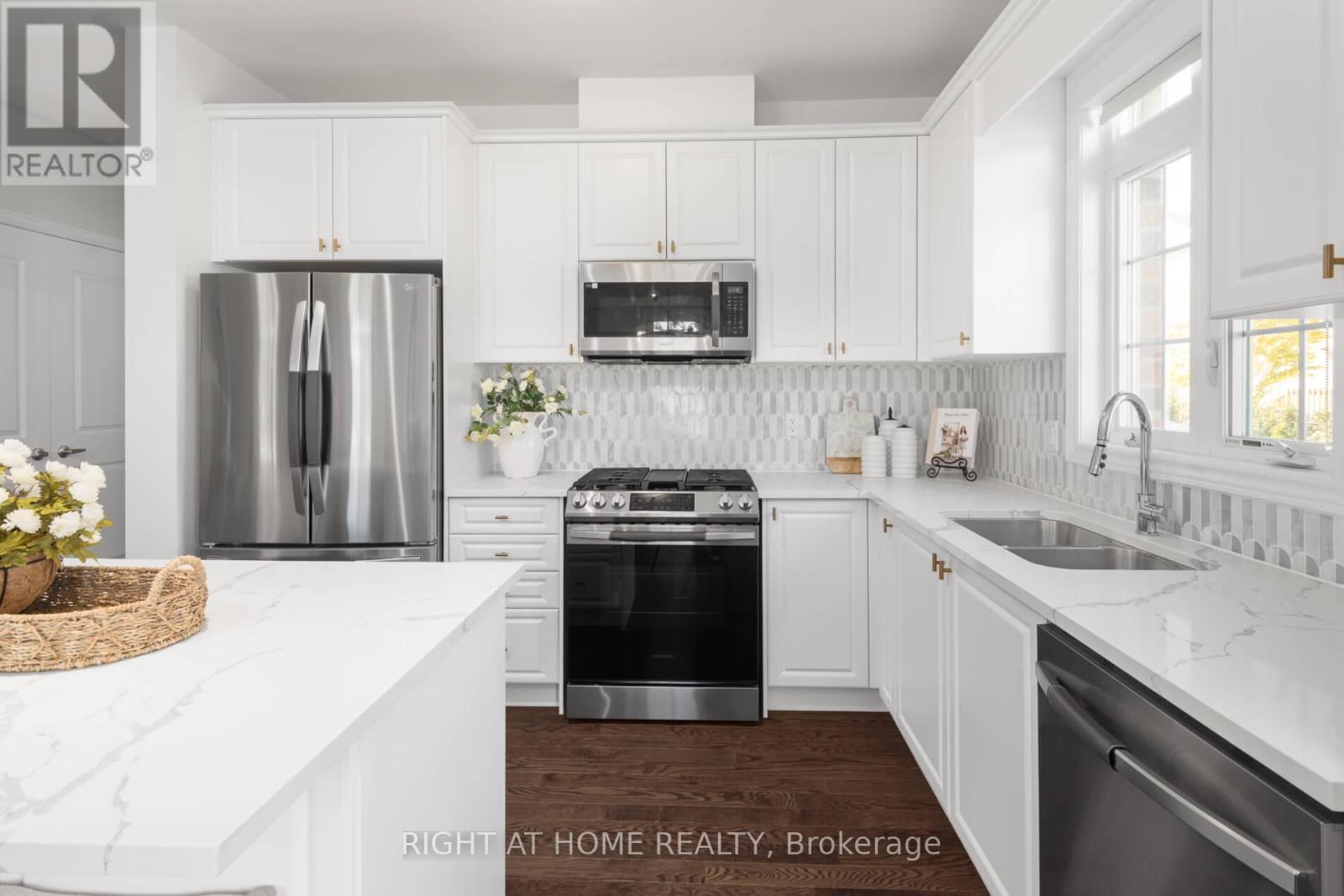 1 Overlea Drive, Brampton (Sandringham-Wellington), Ontario  L6R 4B5 - Photo 13 - W12467929